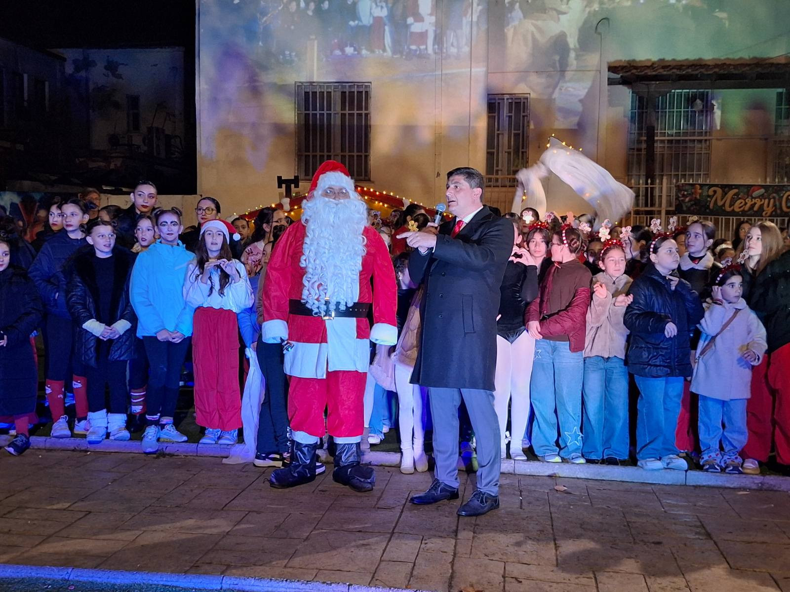 Φωταγώγηση Δέντρου και έναρξη 14ης Παραμυθούπολης