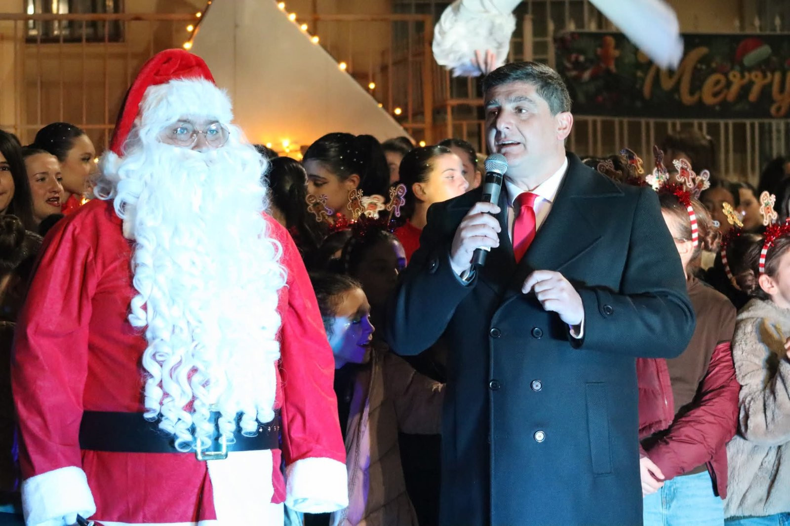 Φωταγώγηση Δέντρου και έναρξη 14ης Παραμυθούπολης