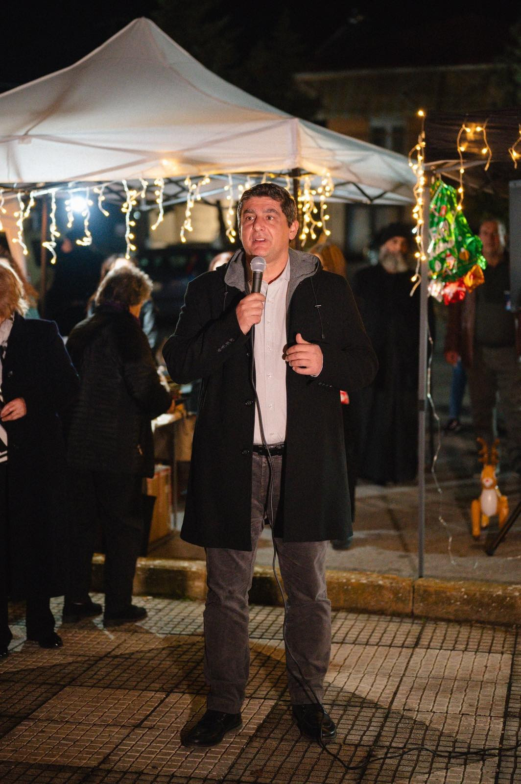 Το φως που ένωσε την Αραβησσό: Μια νύχτα γεμάτη Χριστούγεννα (φωτογραφίες)