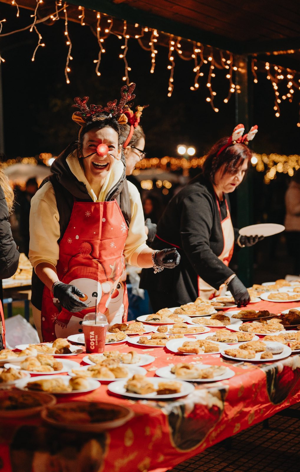 Το φως που ένωσε την Αραβησσό: Μια νύχτα γεμάτη Χριστούγεννα (φωτογραφίες)