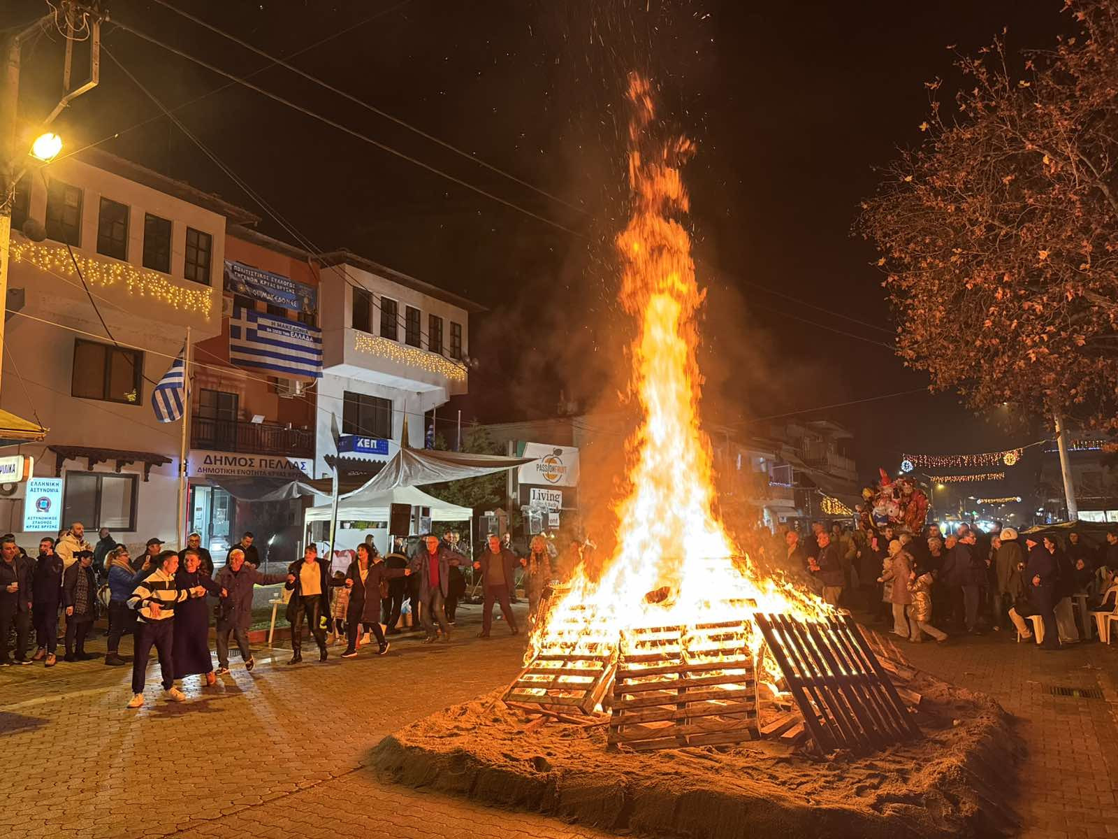 Αναβίωσε το έθιμο «Κόλιντα Μπάμπω» στο Δήμο Πέλλας με τον επίσημο εορτασμό του στην Κρύα Βρύση