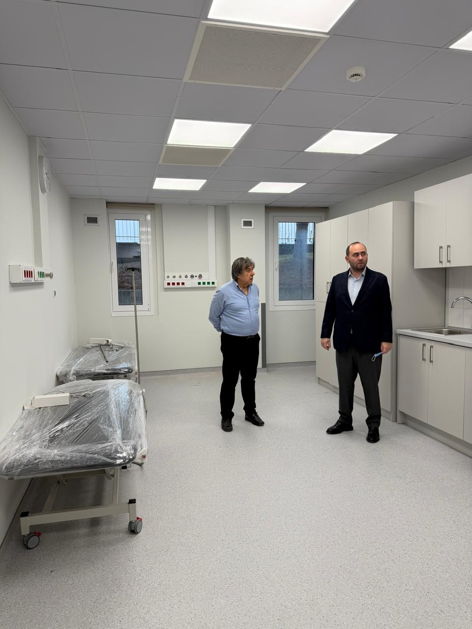 Επισκέψεις Λάκη Βασιλειάδη σε Νοσοκομείο Γιαννιτσών και ΕΚΑΒ: Συνεχίζονται αμείωτα τα έργα, σημαντική η αναβάθμιση που γίνεται