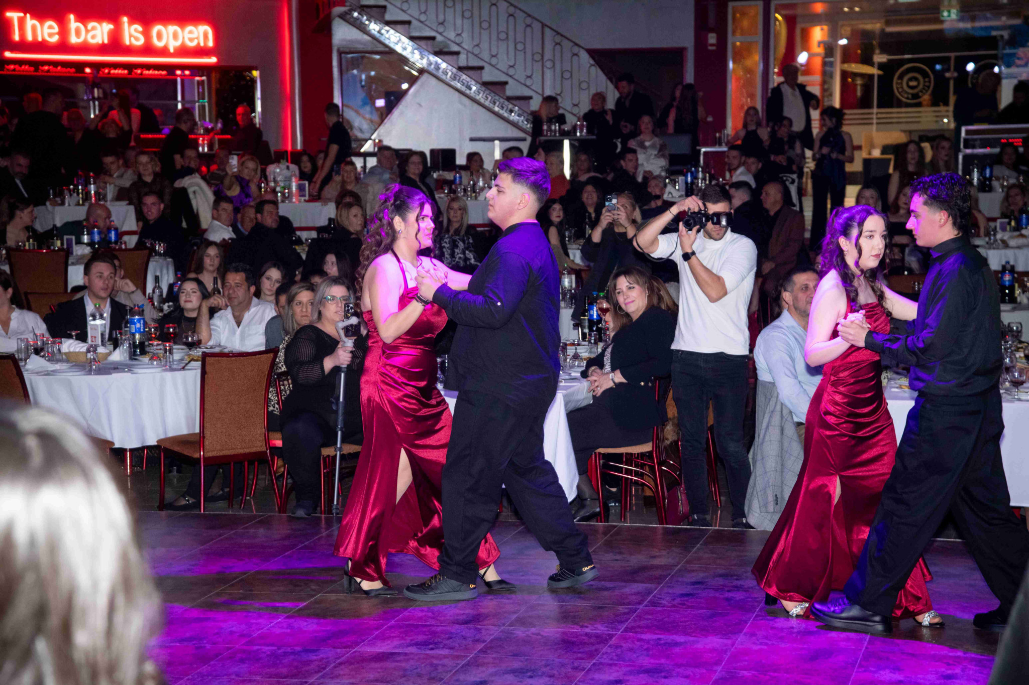 Ετήσιος χορός Λυκείου Σκύδρας: Μια τέλεια βραδιά που τα είχε όλα... διασκέδαση, συναισθήματα, τάγκο αλλά και Τσαχουρίδη