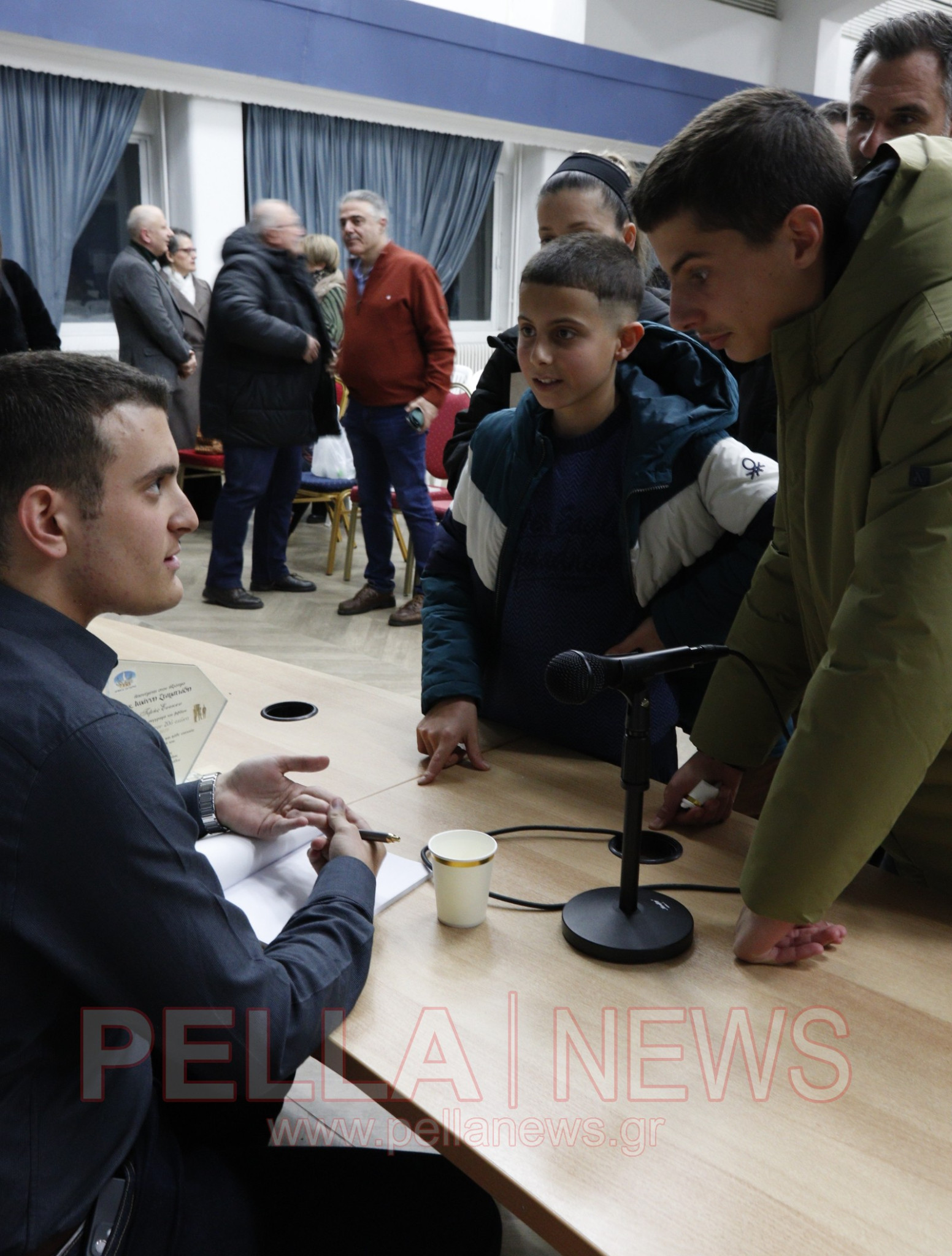 Όταν η Ιστορία συναντά τη νέα γενιά: Η βιβλιοπαρουσίαση του Γιάννη Σταματιάδη στη Σκύδρα (φωτογραφίες/βίντεο)