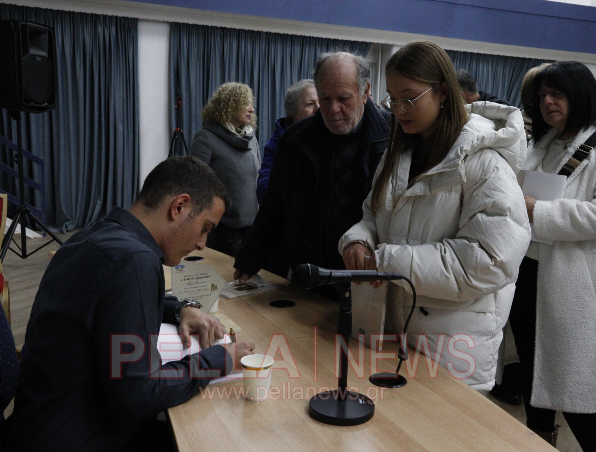Όταν η Ιστορία συναντά τη νέα γενιά: Η βιβλιοπαρουσίαση του Γιάννη Σταματιάδη στη Σκύδρα (φωτογραφίες/βίντεο)