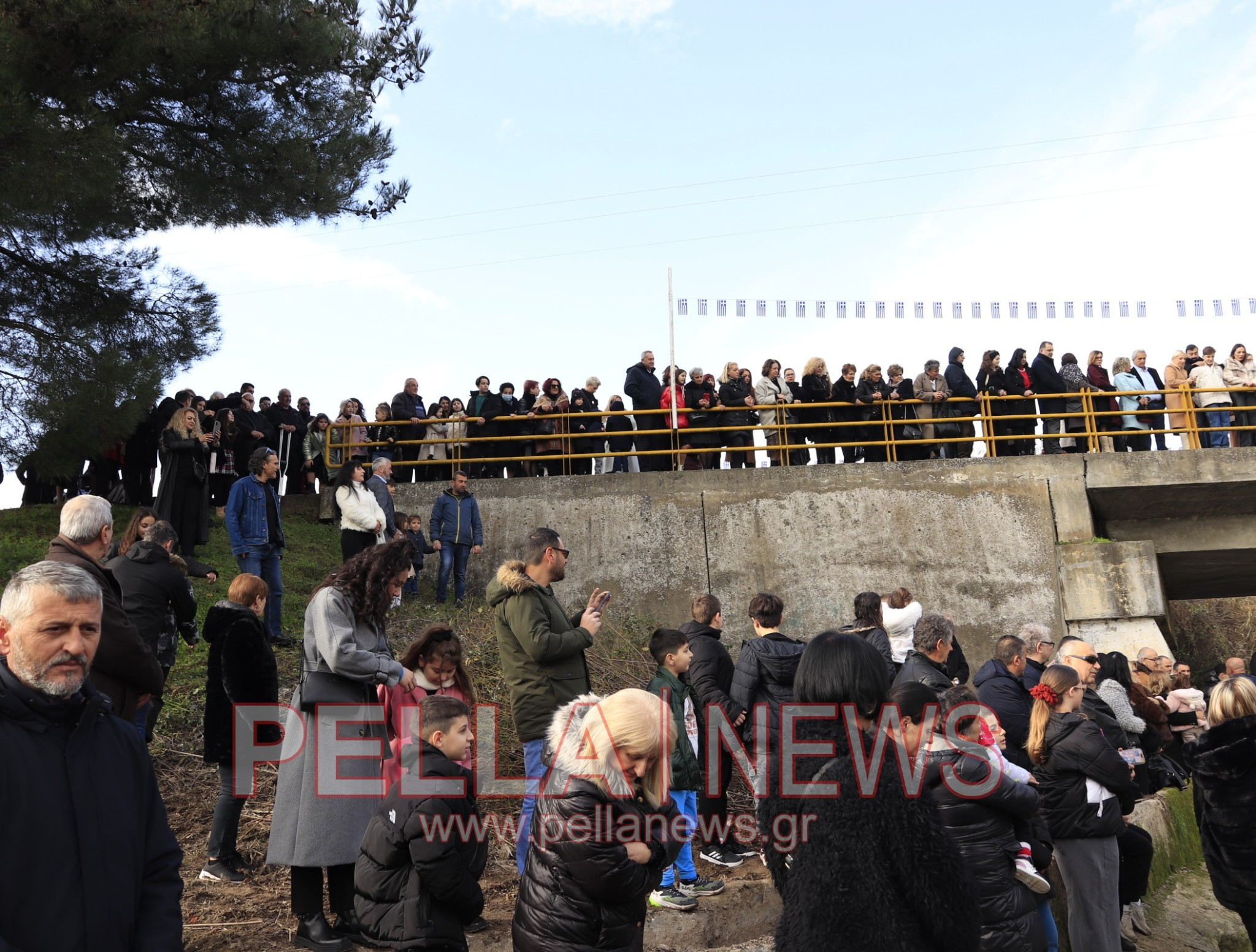 Με λαμπρότητα ο Αγιασμός των Υδάτων στη Σκύδρα