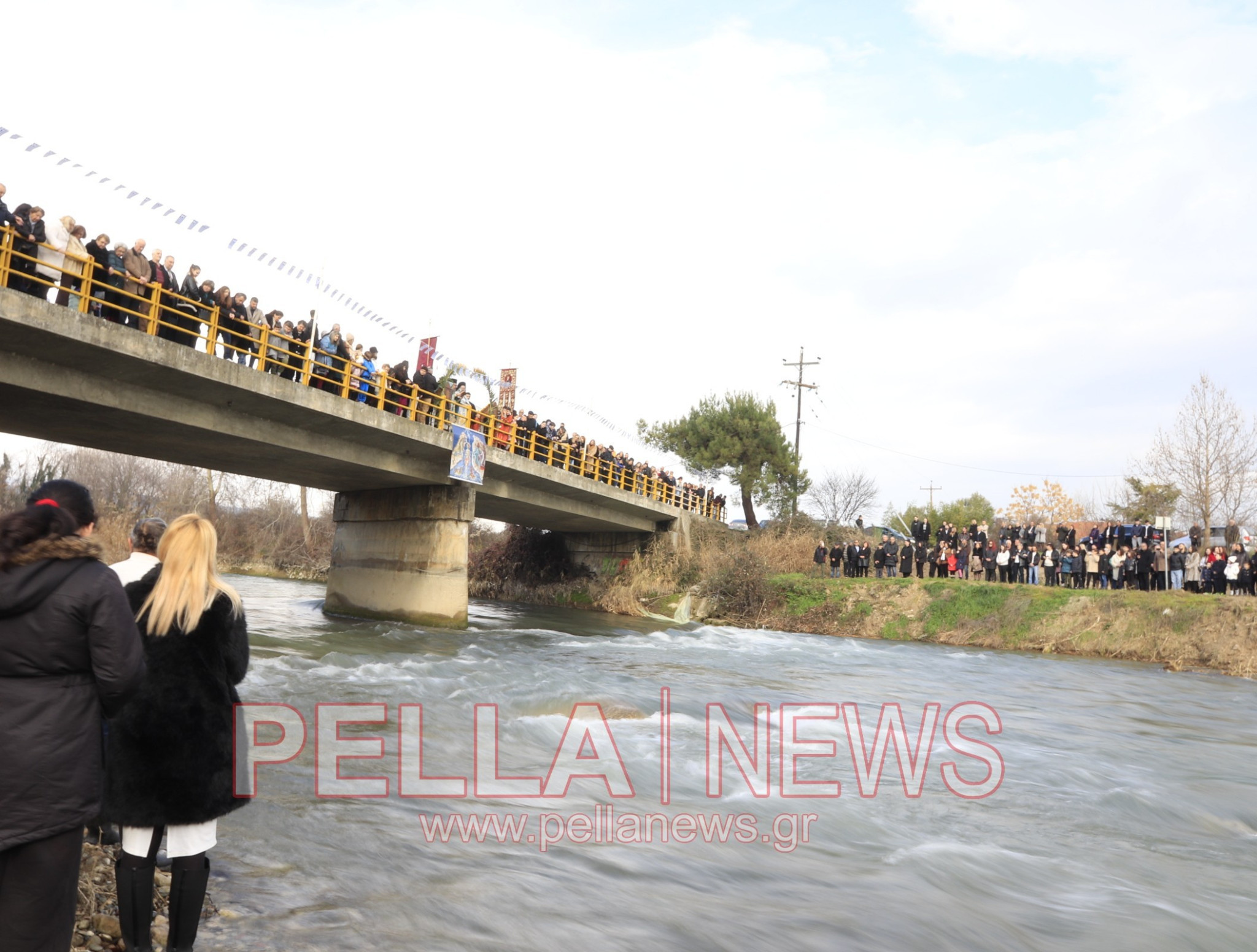 Με λαμπρότητα ο Αγιασμός των Υδάτων στη Σκύδρα