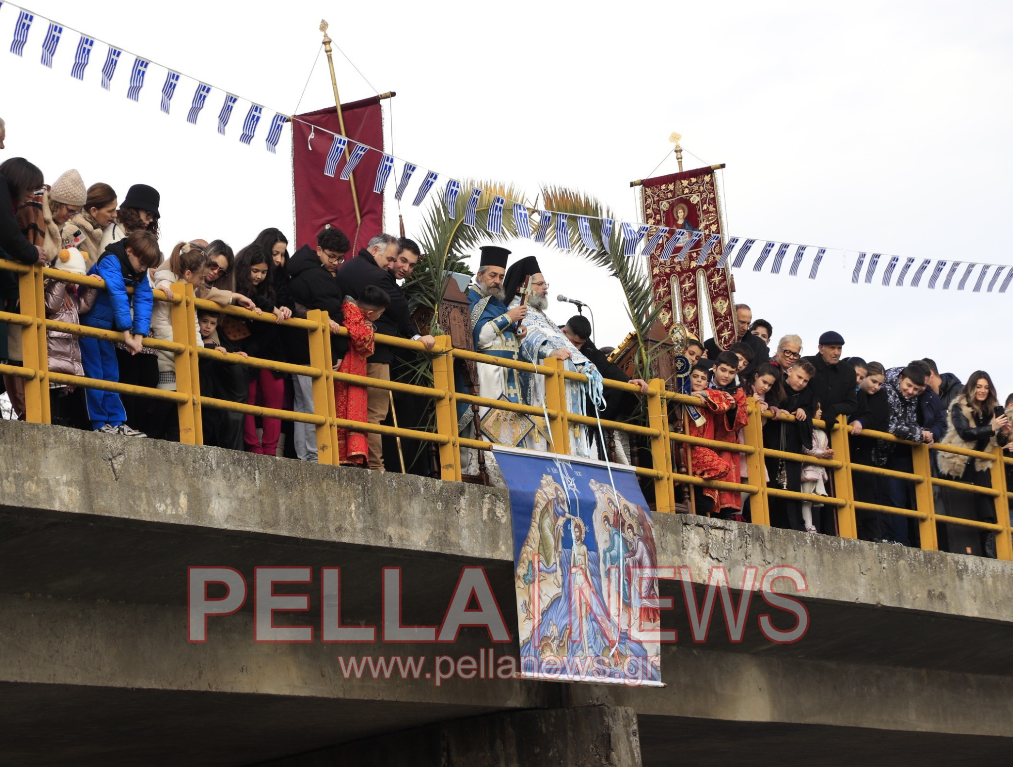 Με λαμπρότητα ο Αγιασμός των Υδάτων στη Σκύδρα