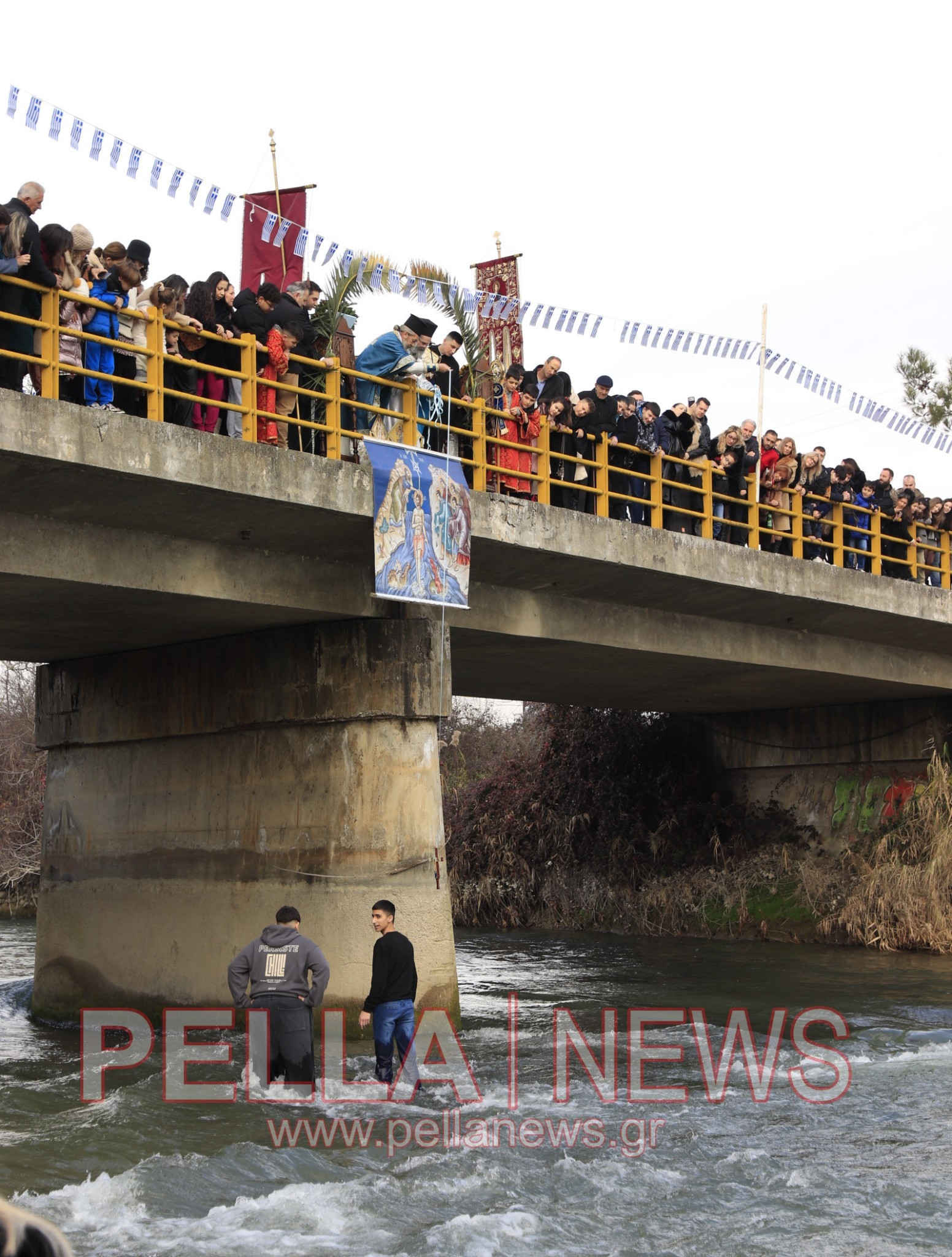 Με λαμπρότητα ο Αγιασμός των Υδάτων στη Σκύδρα