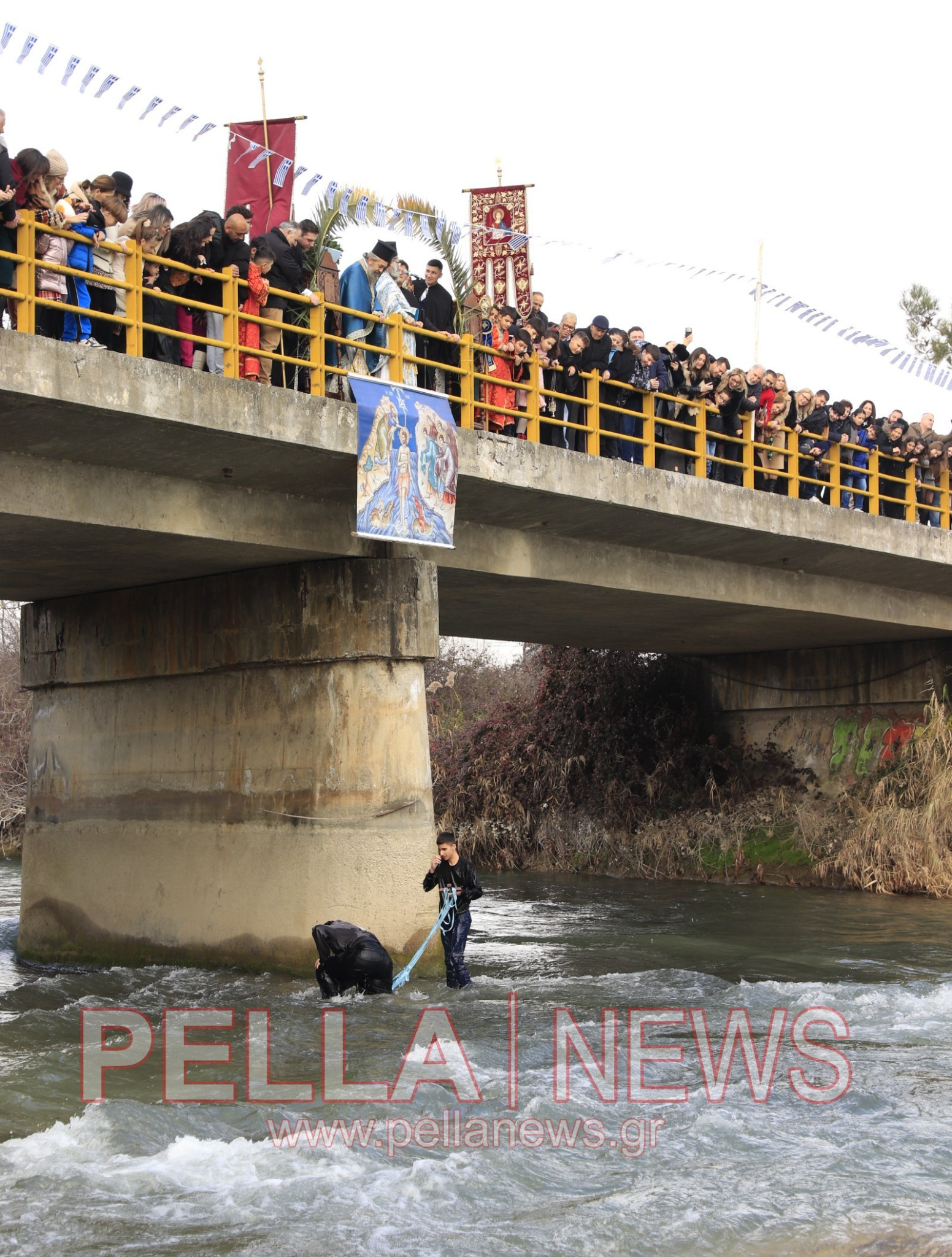Με λαμπρότητα ο Αγιασμός των Υδάτων στη Σκύδρα