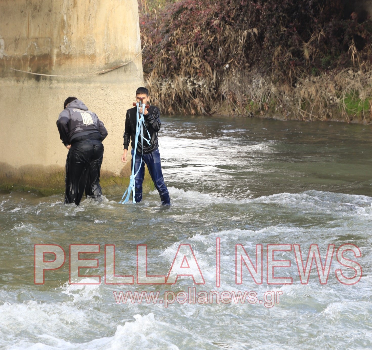 Με λαμπρότητα ο Αγιασμός των Υδάτων στη Σκύδρα