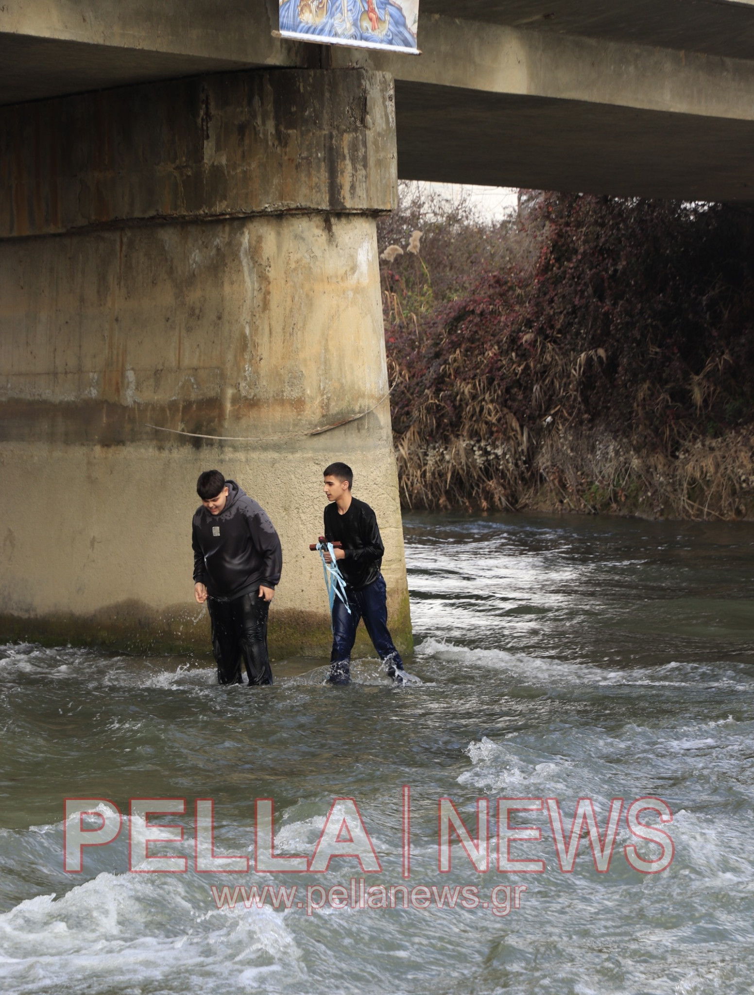 Με λαμπρότητα ο Αγιασμός των Υδάτων στη Σκύδρα