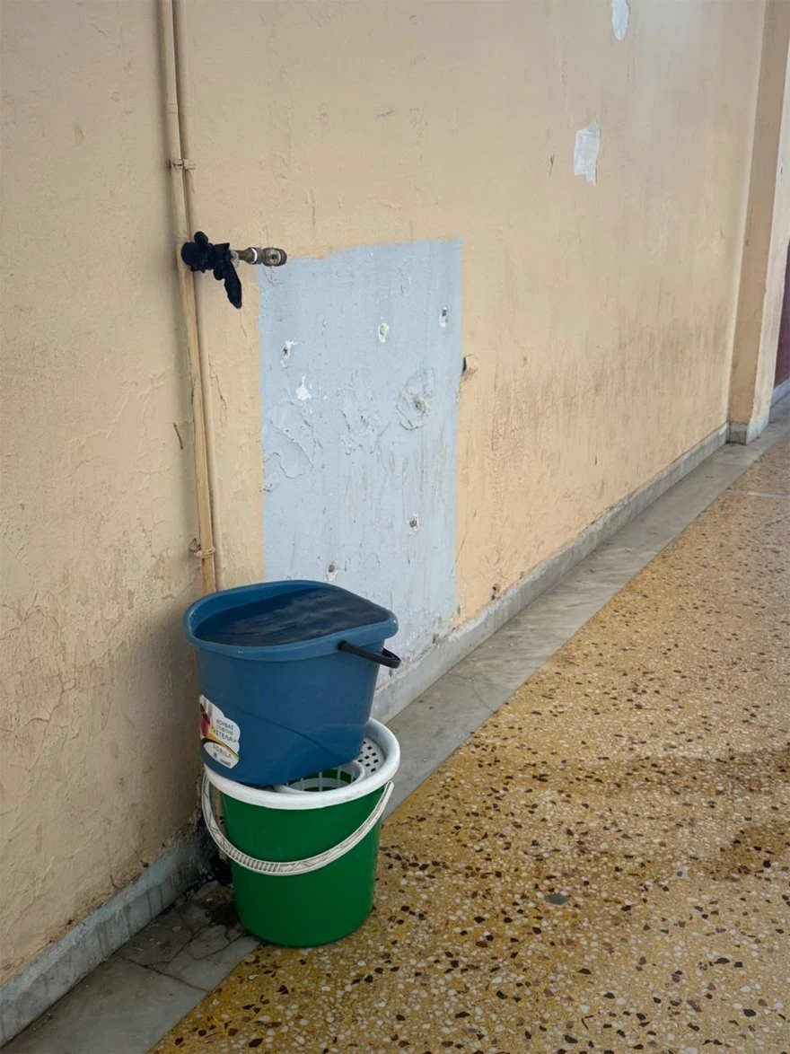 Άθλιες συνθήκες στο ΕΠΑΛ Αλεξανδρούπολης με σπασμένες εγκαταστάσεις και νερά που λιμνάζουν