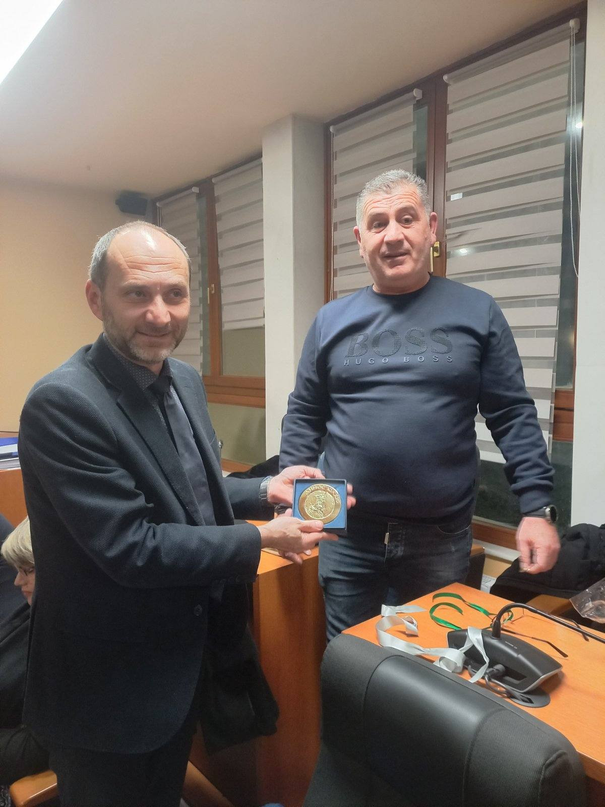 Στα τοπικά ΜΜΕ και στον δημοτικό σύμβουλο Χρήστο Κωστελίδη το φλουρί της  ﻿πίτας του Δημοτικού Συμβουλίου Κιλκίς