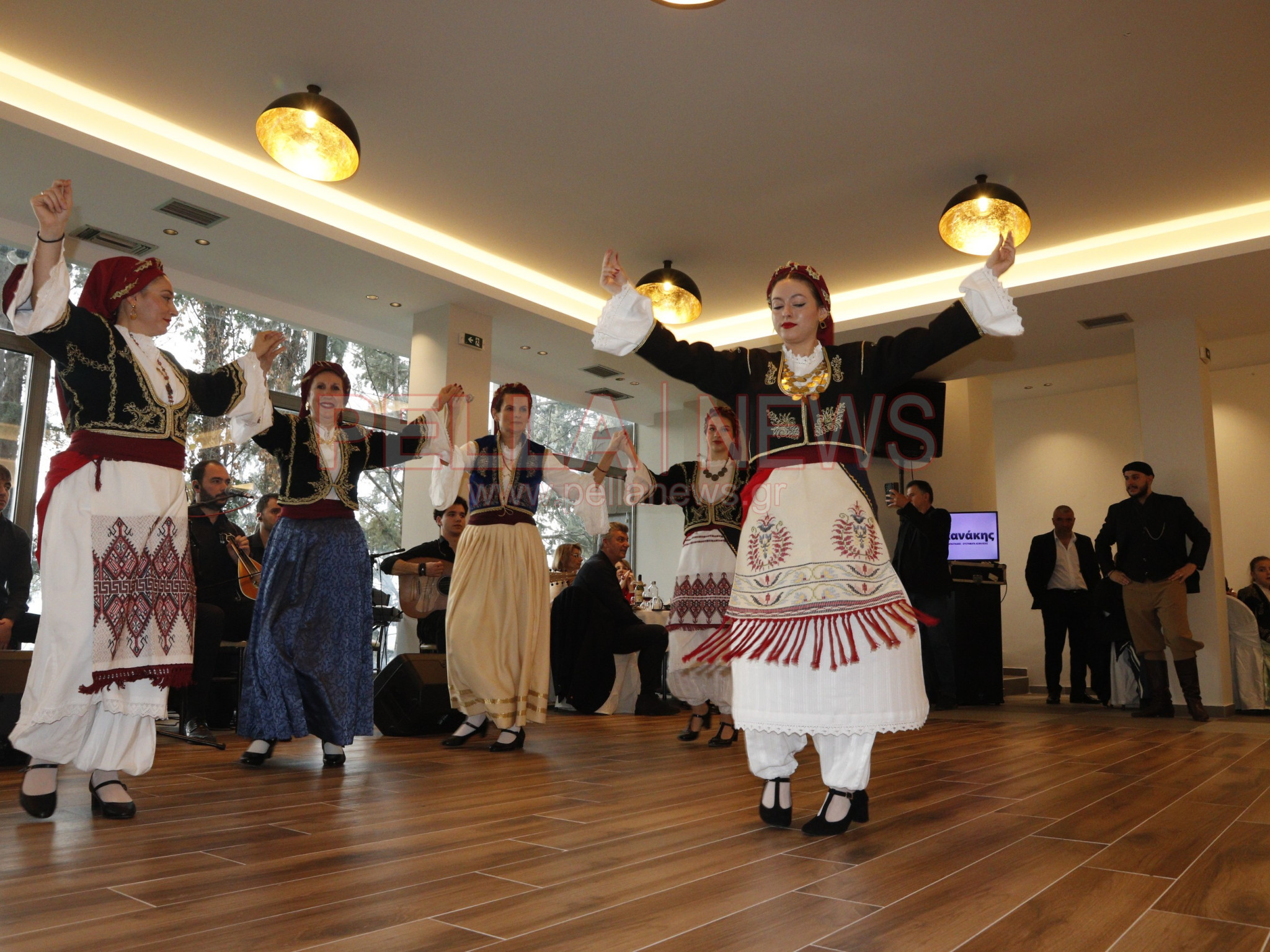 Μια βραδιά γεμάτη Κρήτη: Απόλυτη επιτυχία στον ετήσιο χορό των «ΜΗΝΩΙΤΩΝ» (φωτογραφίες/βιντεο)