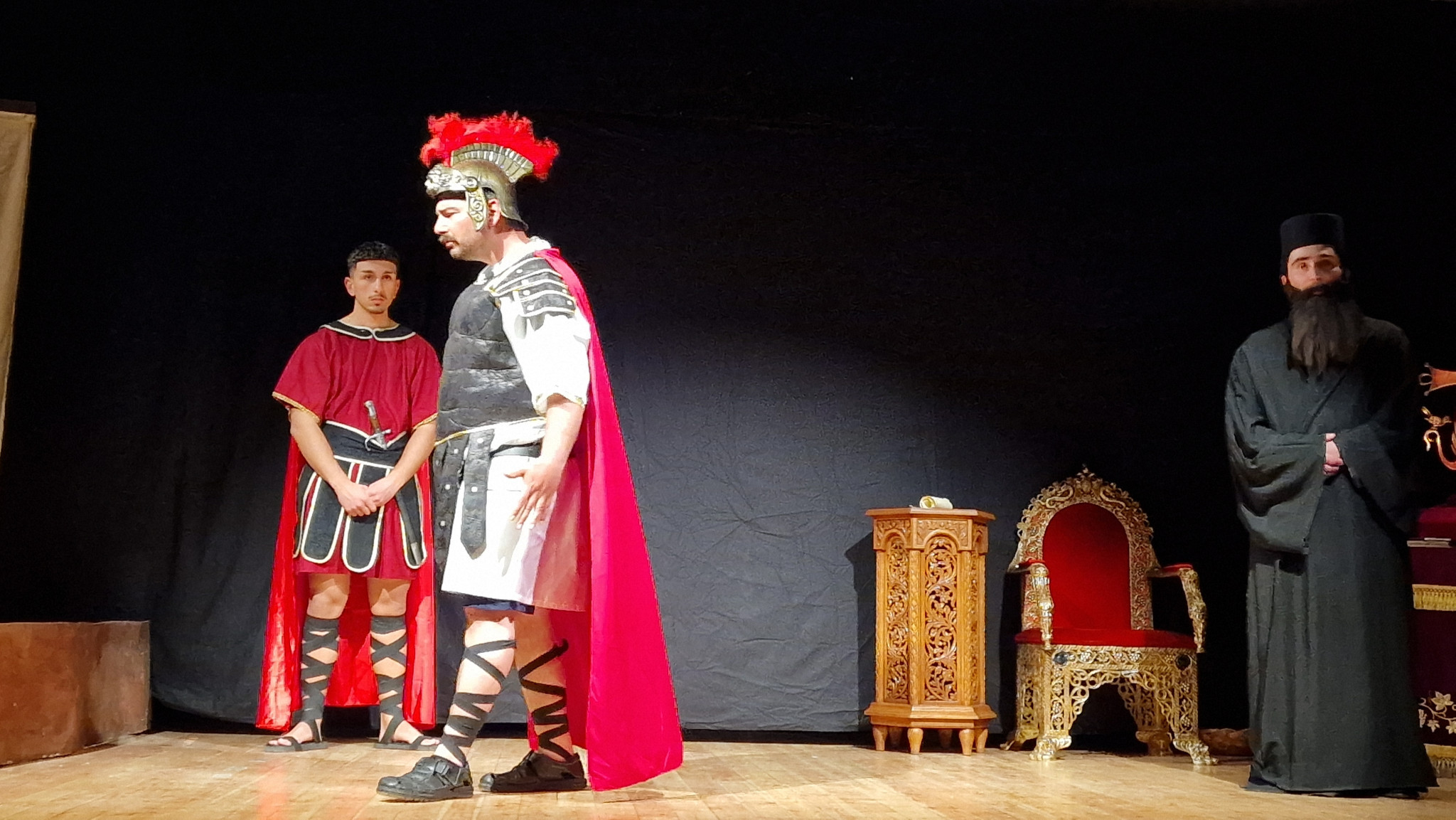 Οι τρεις ιεράρχες και οι μητέρες τους: Μια υπέροχη παράσταση απο την Θεατρική ομάδα του ΙΝ Αγίου Ιγνατίου Ριζοχωρίου