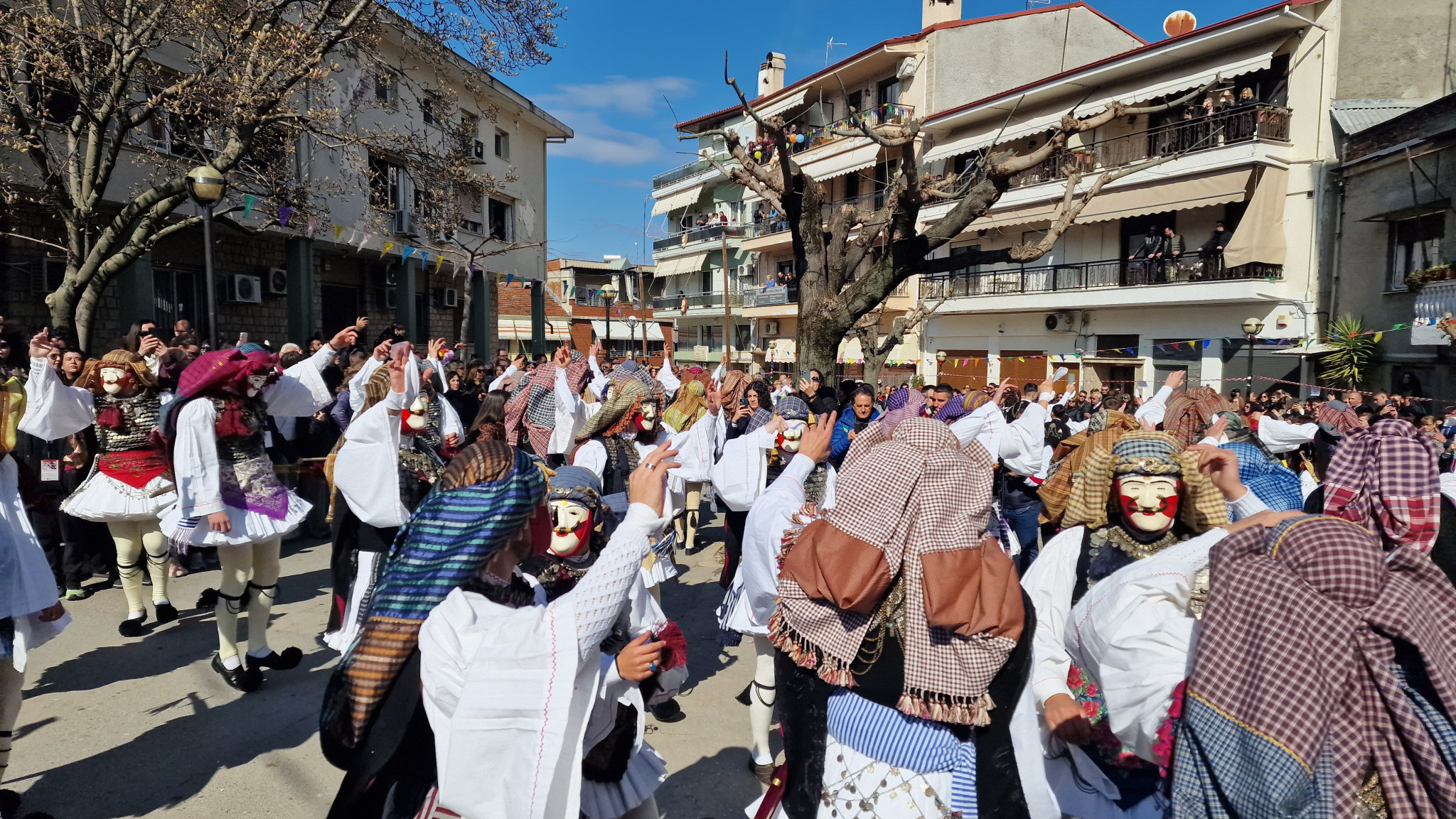 "Βούλιαξε η Νάουσα στην κορύφωση της Αποκριάς