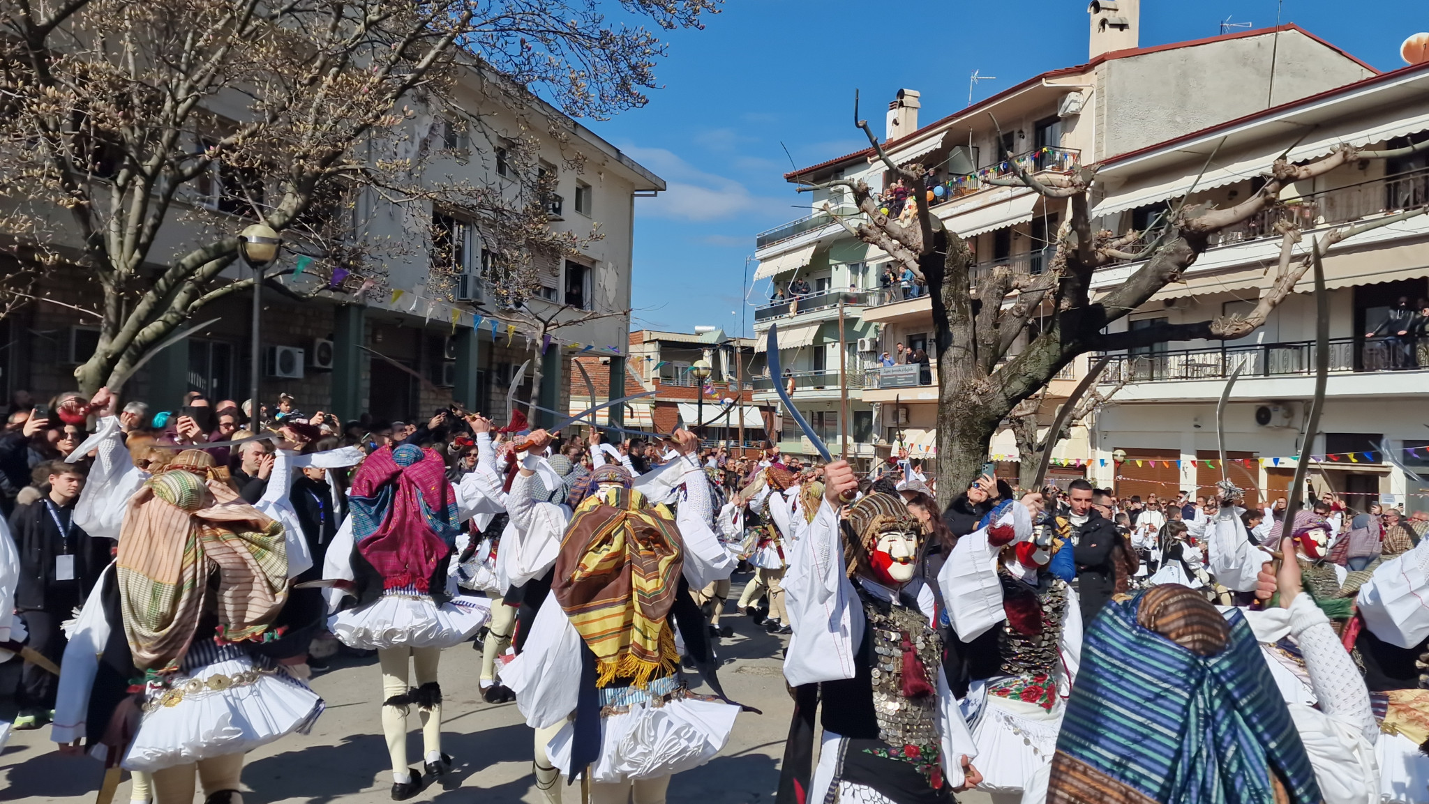 "Βούλιαξε η Νάουσα στην κορύφωση της Αποκριάς