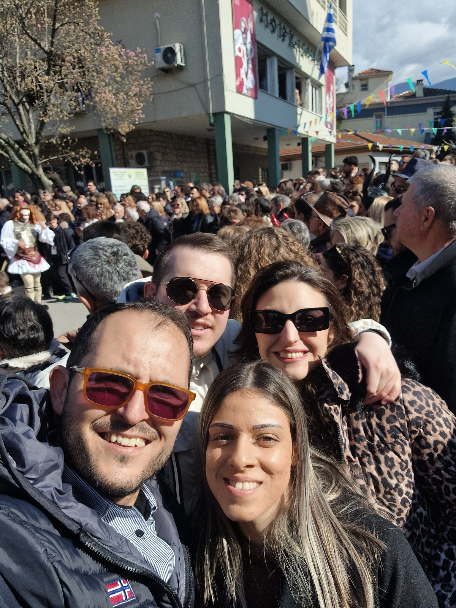 "Βούλιαξε η Νάουσα στην κορύφωση της Αποκριάς