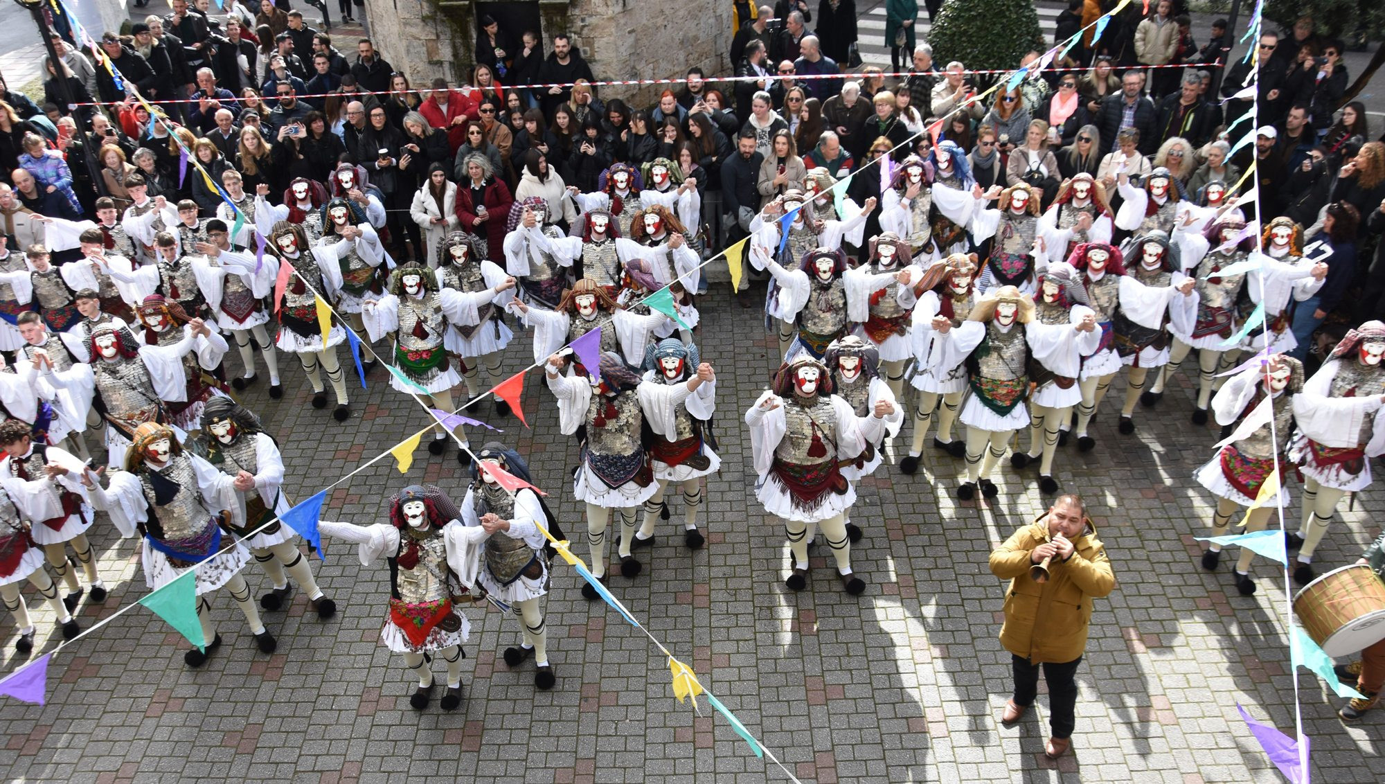 Ξεκίνησε στη Νάουσα το μοναδικό δρώμενο «Γενίτσαροι και Μπούλες»