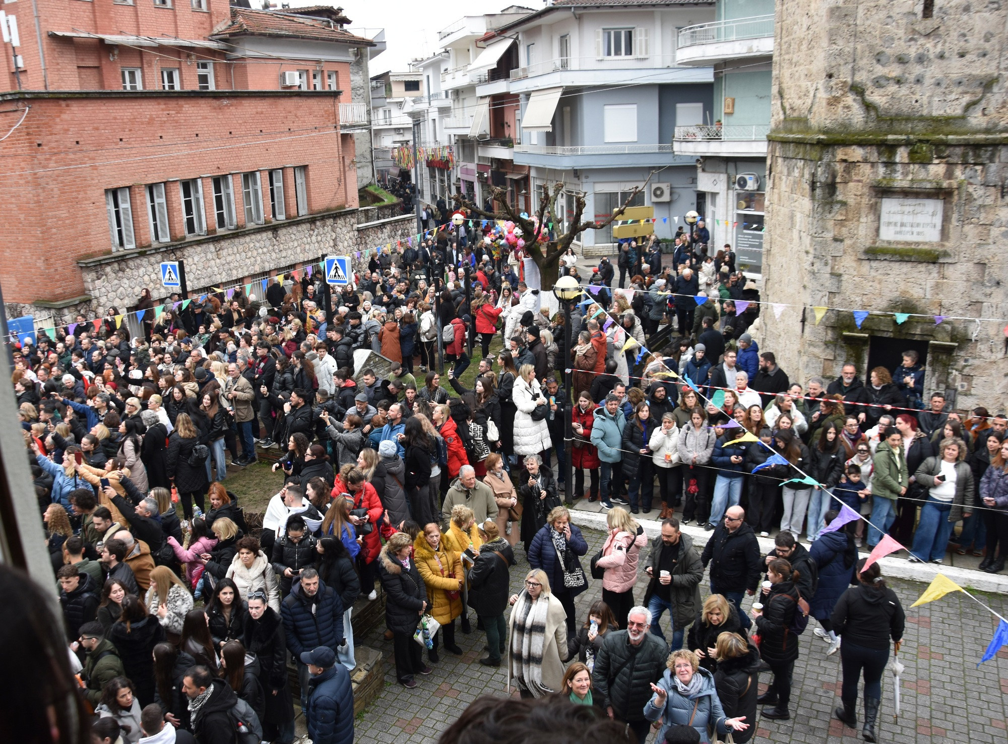 Ξεκίνησε στη Νάουσα το μοναδικό δρώμενο «Γενίτσαροι και Μπούλες»