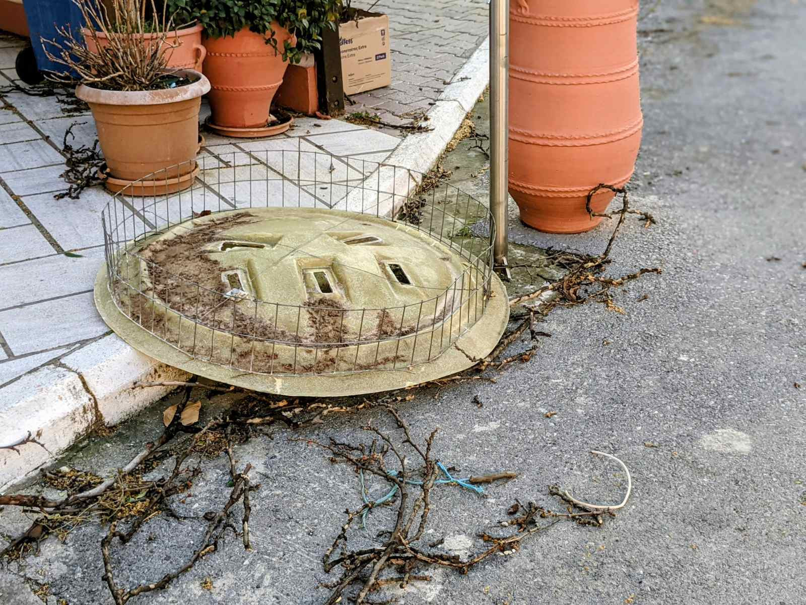 Μεγάλες καταστροφές στο Νεοχώρι Αλμωπίας από τους ισχυρούς ανέμους – Για ώρες χωρίς ρεύμα το χωριό