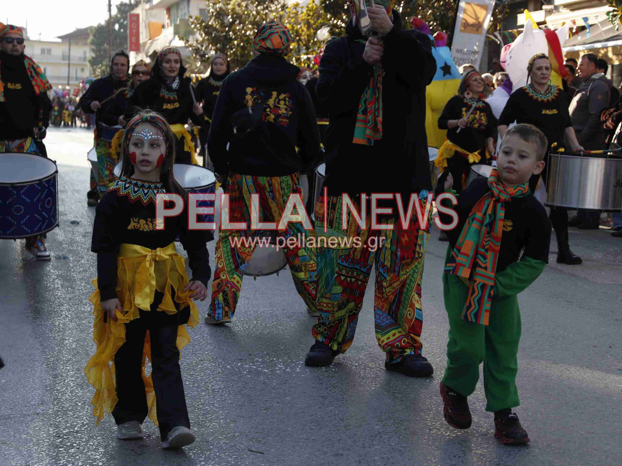 Σκυδραϊκό καρναβάλι: Η καλή και η κακή διατροφή, οι σούπερ ήρωες και ο γάμος στο χωριό η πρώτη τριάδα της παρέλασης