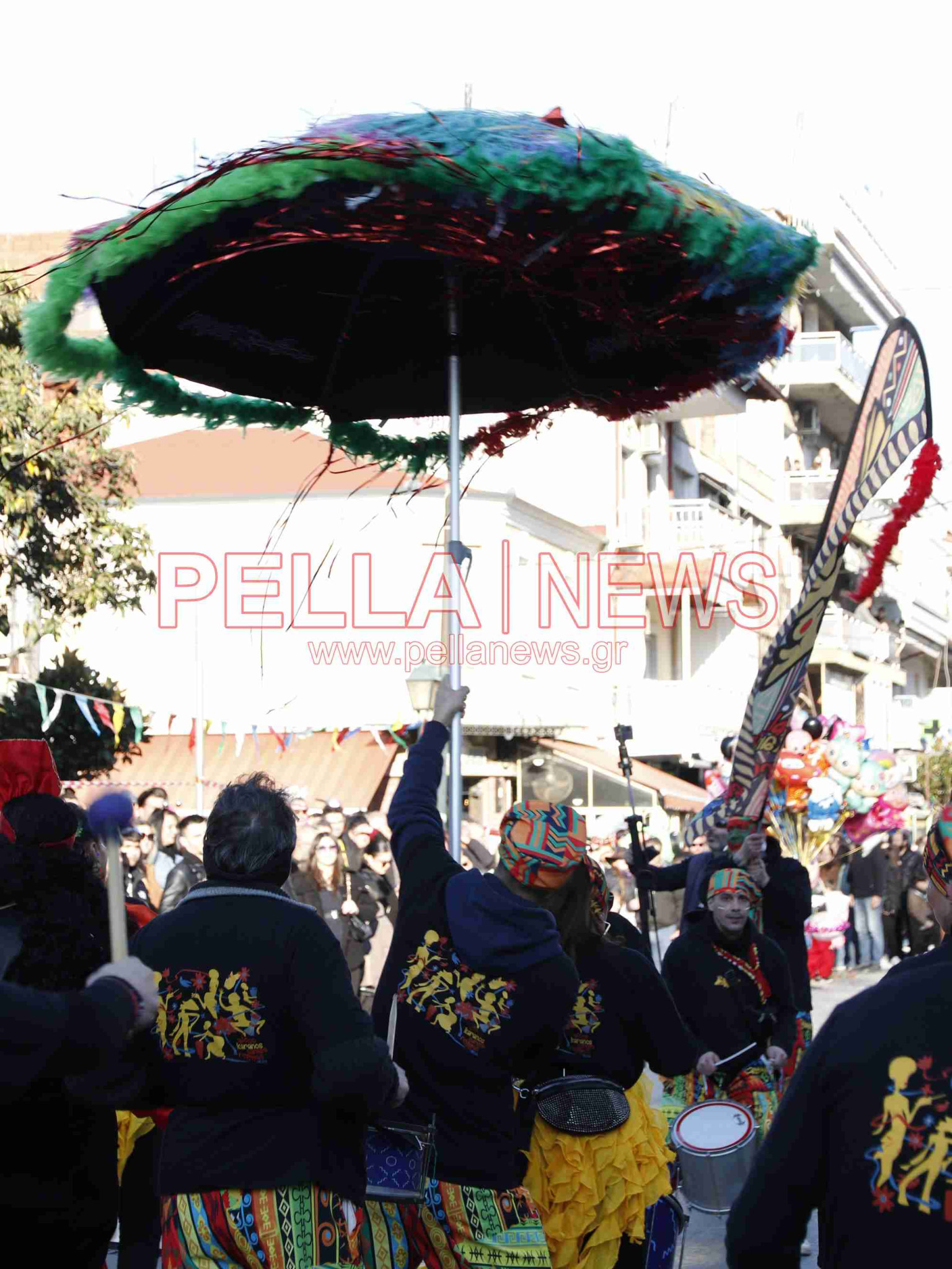 Σκυδραϊκό καρναβάλι: Η καλή και η κακή διατροφή, οι σούπερ ήρωες και ο γάμος στο χωριό η πρώτη τριάδα της παρέλασης