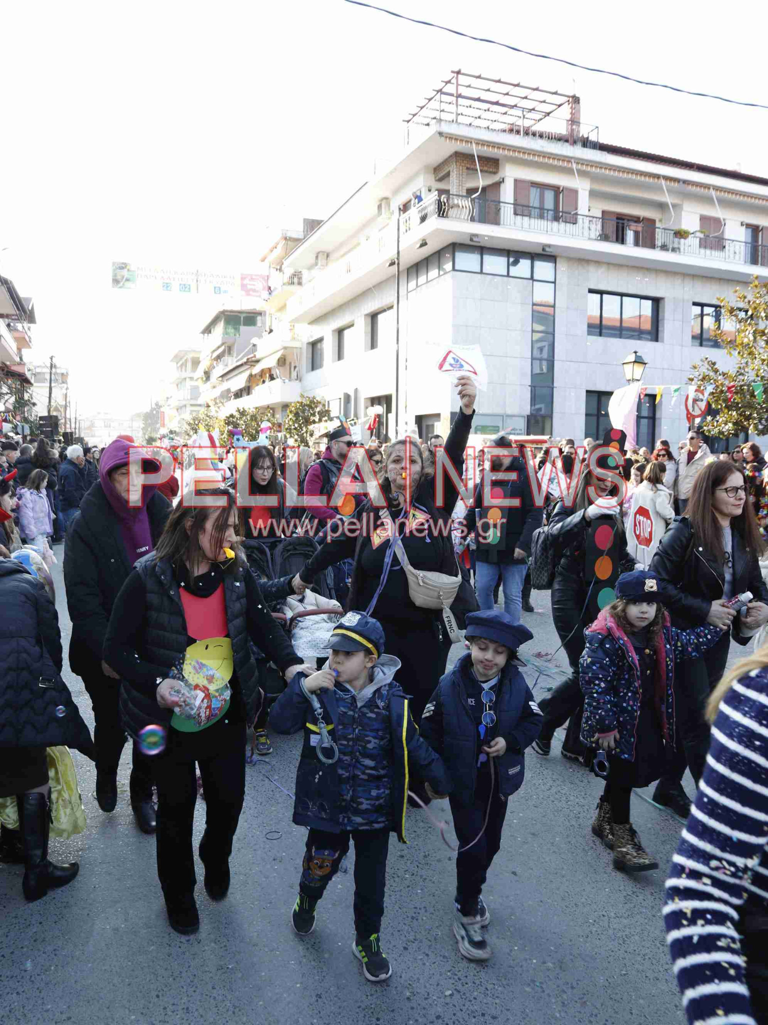 Σκυδραϊκό καρναβάλι: Η καλή και η κακή διατροφή, οι σούπερ ήρωες και ο γάμος στο χωριό η πρώτη τριάδα της παρέλασης