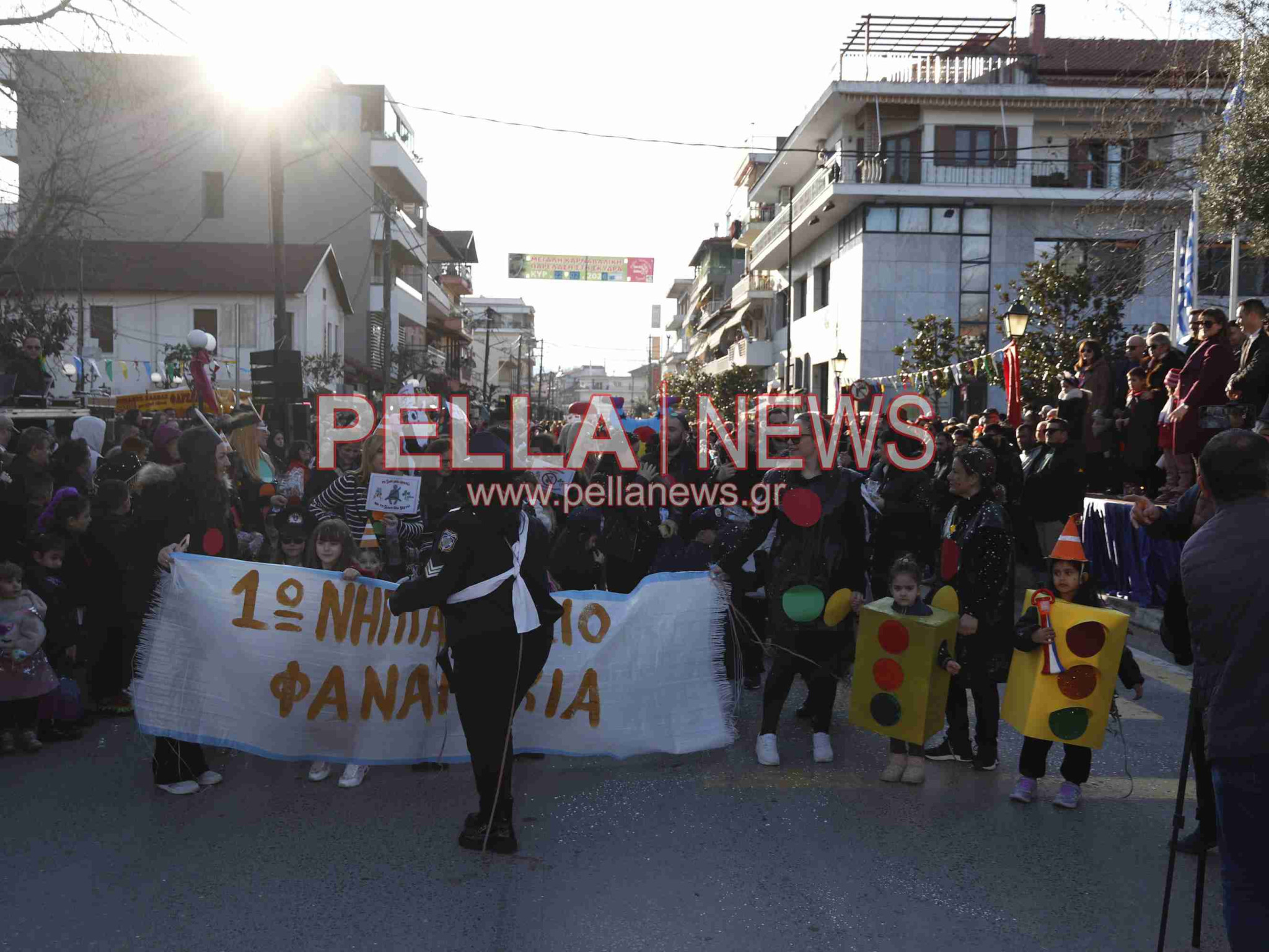 Σκυδραϊκό καρναβάλι: Η καλή και η κακή διατροφή, οι σούπερ ήρωες και ο γάμος στο χωριό η πρώτη τριάδα της παρέλασης