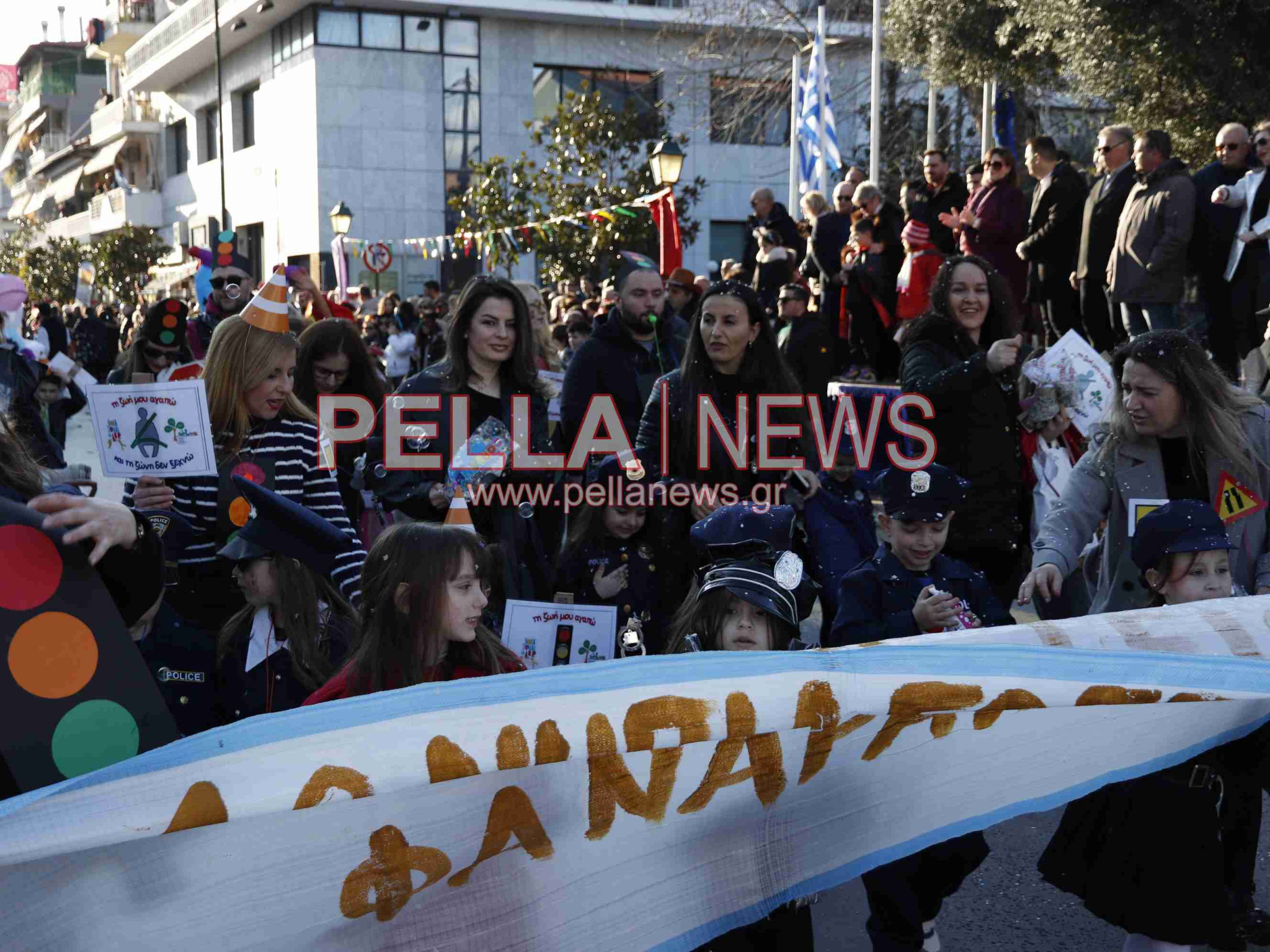 Σκυδραϊκό καρναβάλι: Η καλή και η κακή διατροφή, οι σούπερ ήρωες και ο γάμος στο χωριό η πρώτη τριάδα της παρέλασης