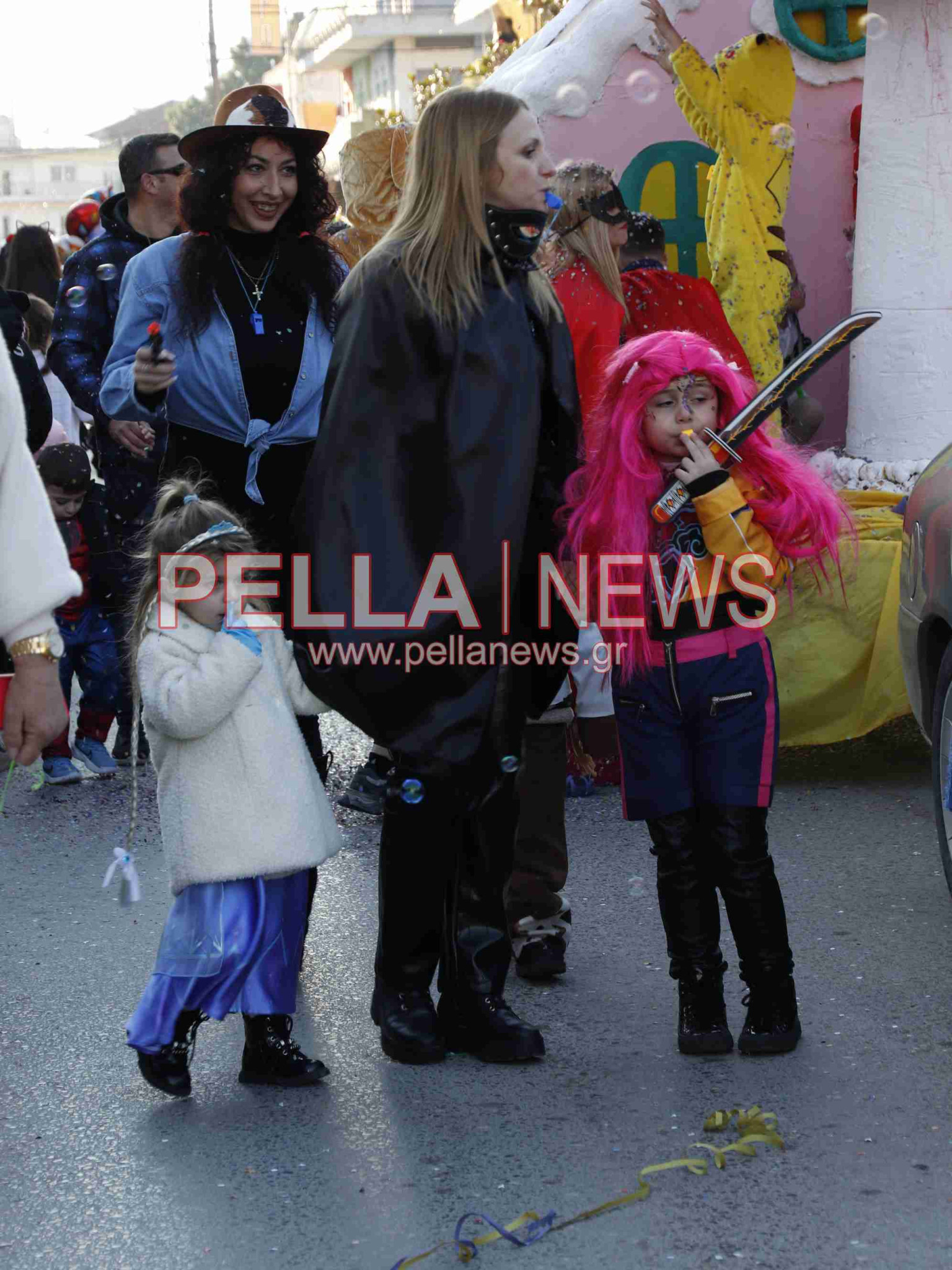 Σκυδραϊκό καρναβάλι: Η καλή και η κακή διατροφή, οι σούπερ ήρωες και ο γάμος στο χωριό η πρώτη τριάδα της παρέλασης