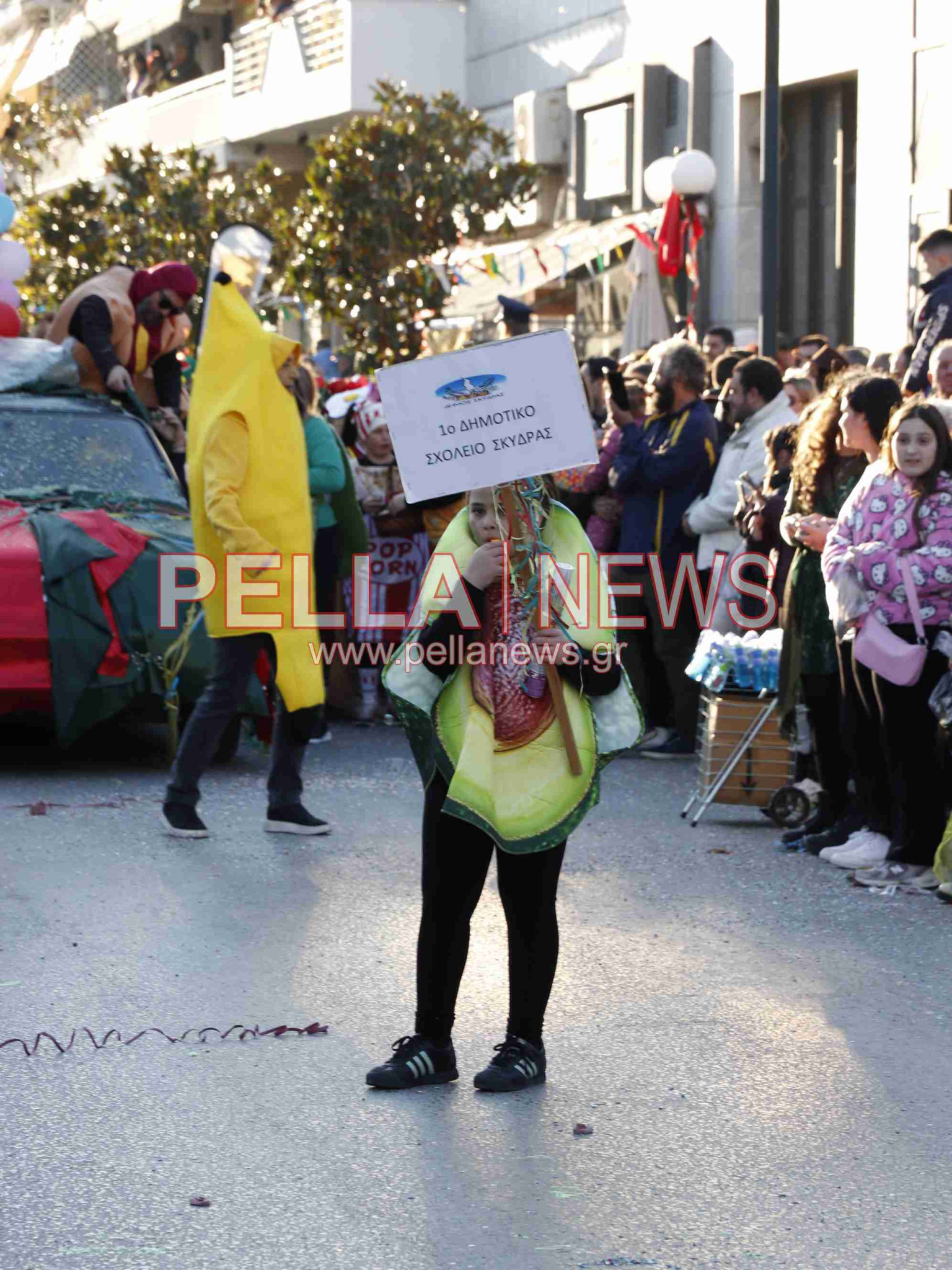 Σκυδραϊκό καρναβάλι: Η καλή και η κακή διατροφή, οι σούπερ ήρωες και ο γάμος στο χωριό η πρώτη τριάδα της παρέλασης