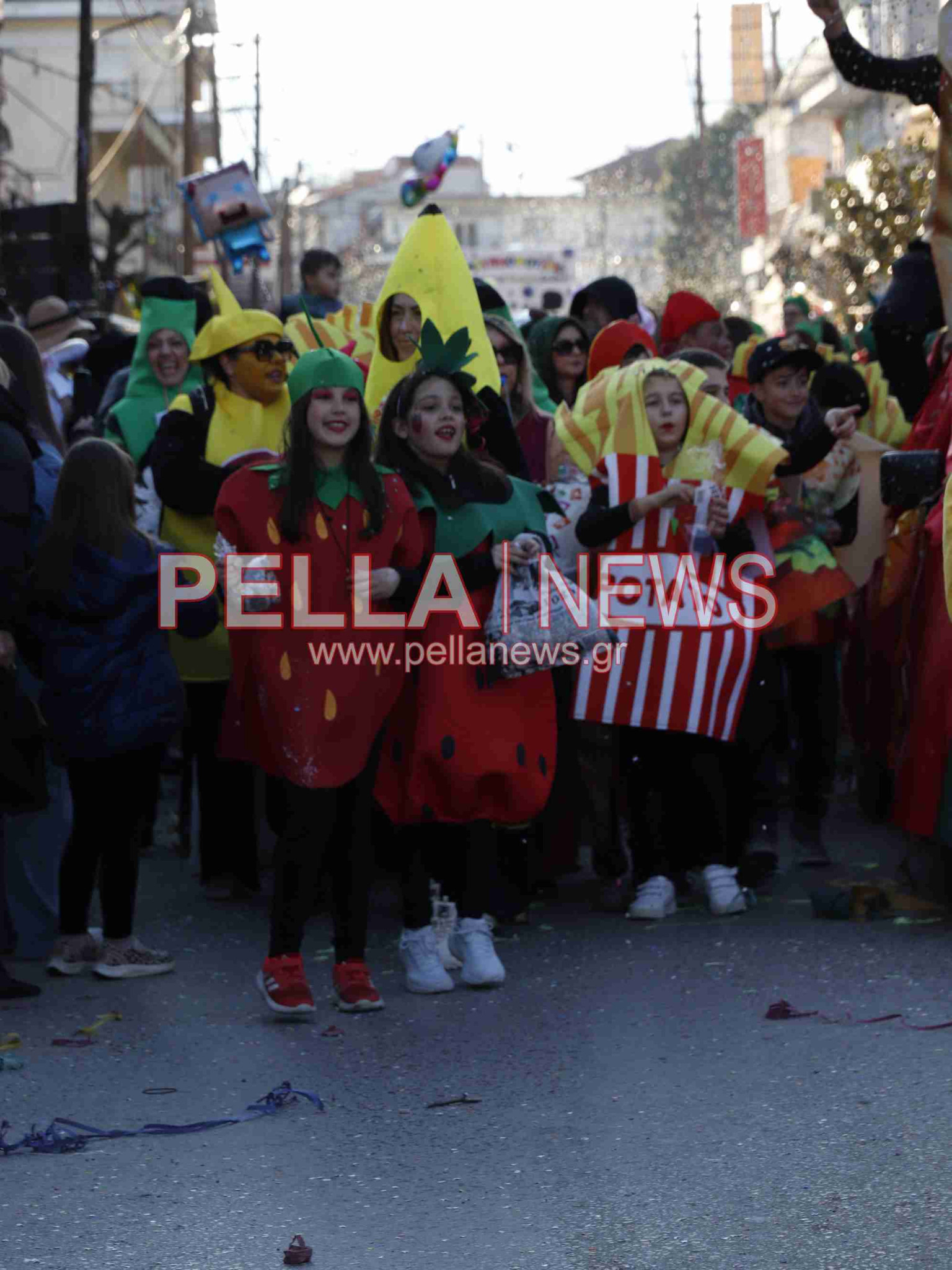 Σκυδραϊκό καρναβάλι: Η καλή και η κακή διατροφή, οι σούπερ ήρωες και ο γάμος στο χωριό η πρώτη τριάδα της παρέλασης