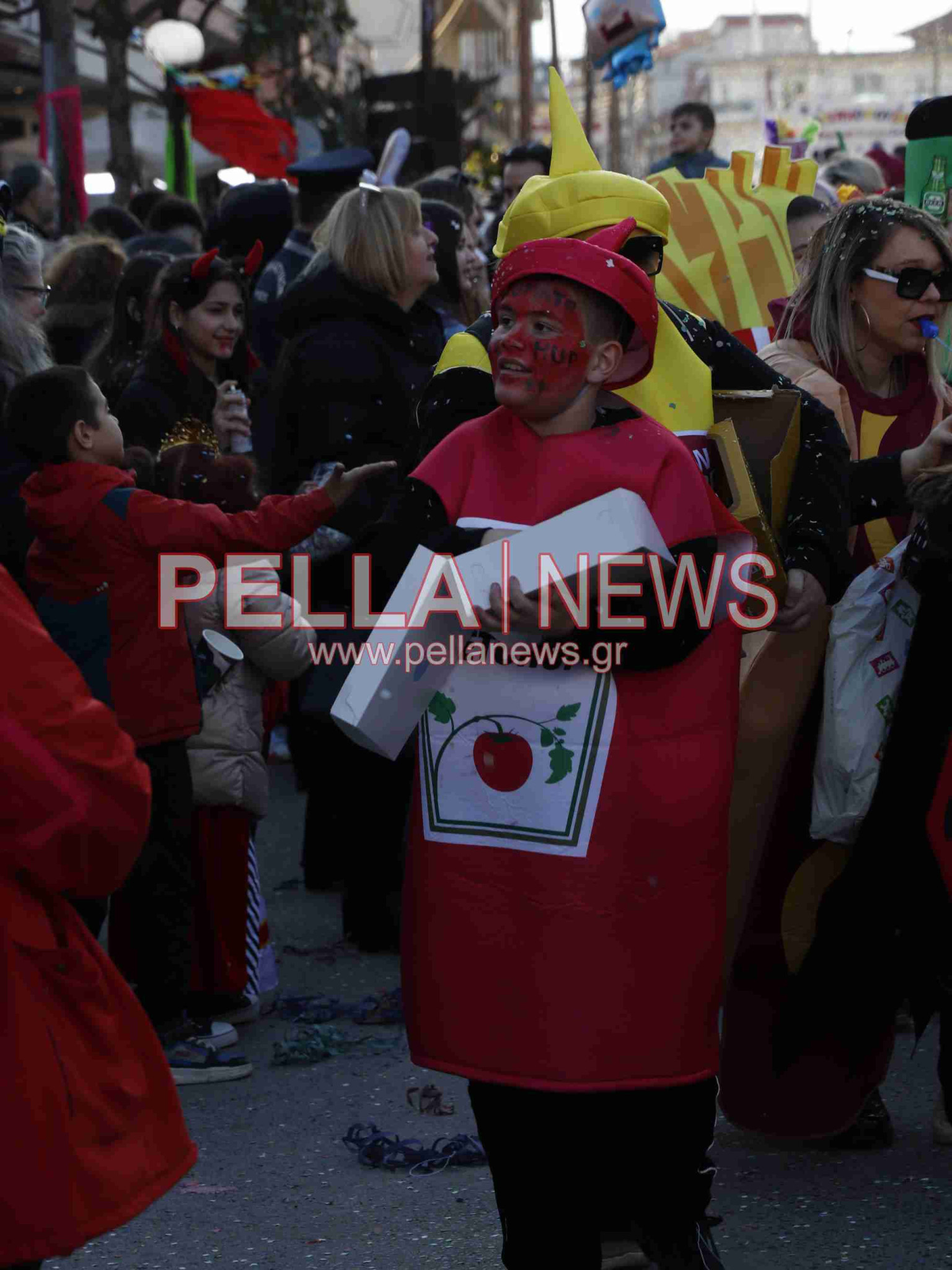 Σκυδραϊκό καρναβάλι: Η καλή και η κακή διατροφή, οι σούπερ ήρωες και ο γάμος στο χωριό η πρώτη τριάδα της παρέλασης