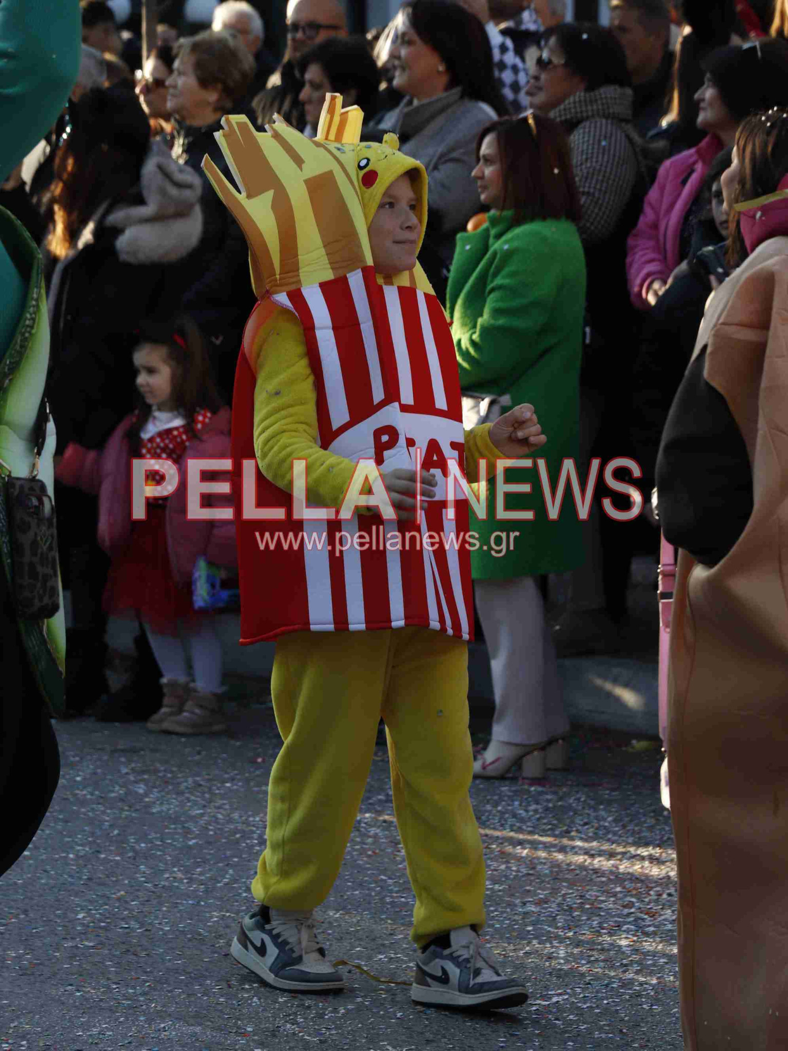 Σκυδραϊκό καρναβάλι: Η καλή και η κακή διατροφή, οι σούπερ ήρωες και ο γάμος στο χωριό η πρώτη τριάδα της παρέλασης