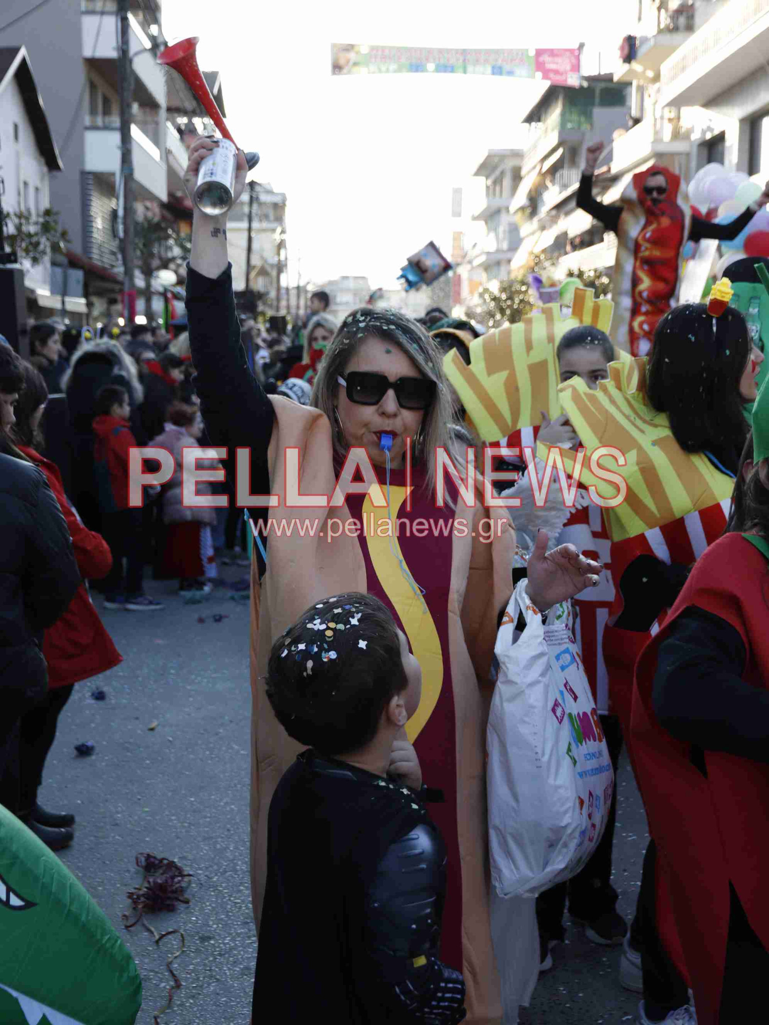 Σκυδραϊκό καρναβάλι: Η καλή και η κακή διατροφή, οι σούπερ ήρωες και ο γάμος στο χωριό η πρώτη τριάδα της παρέλασης