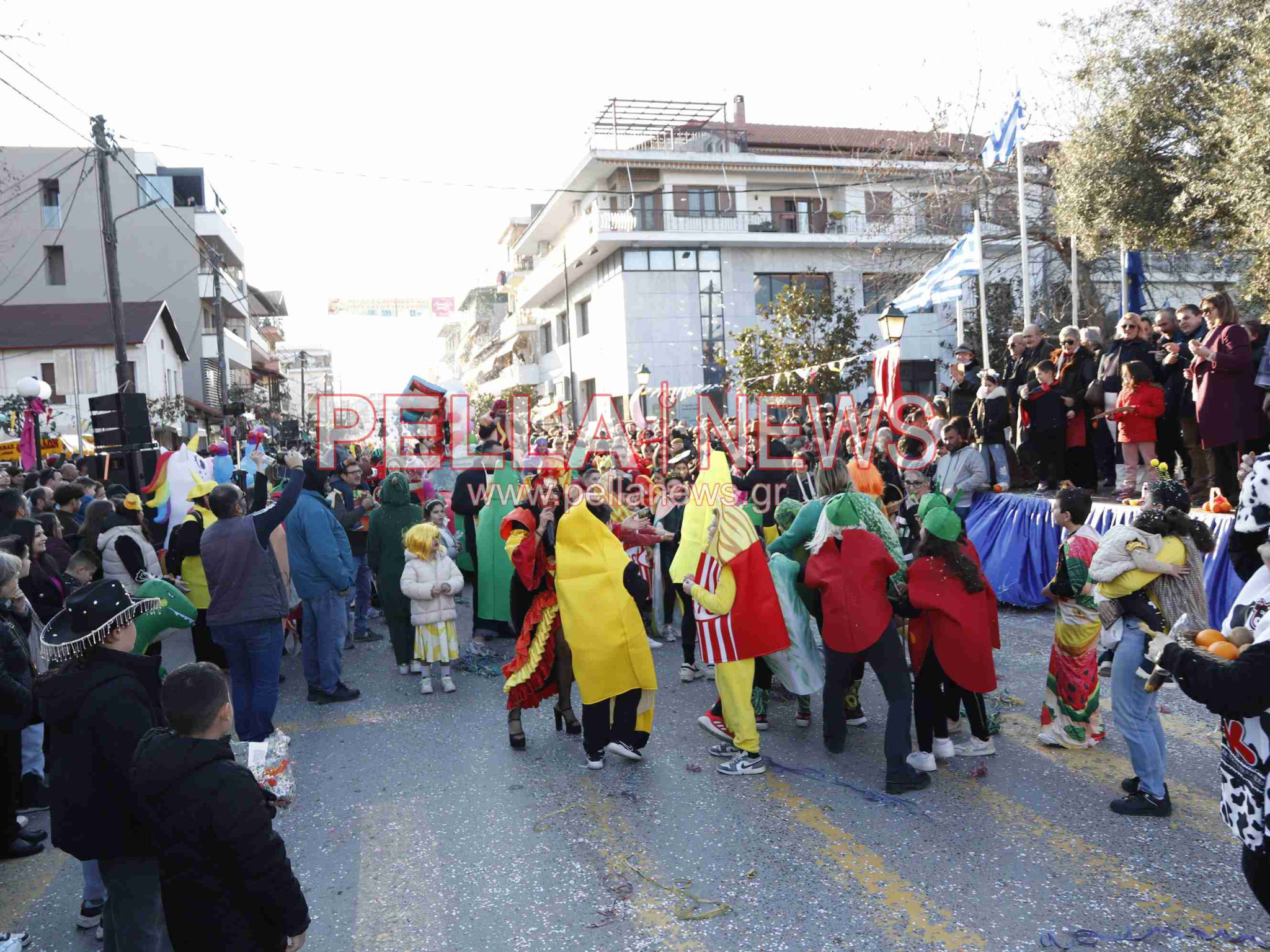 Σκυδραϊκό καρναβάλι: Η καλή και η κακή διατροφή, οι σούπερ ήρωες και ο γάμος στο χωριό η πρώτη τριάδα της παρέλασης