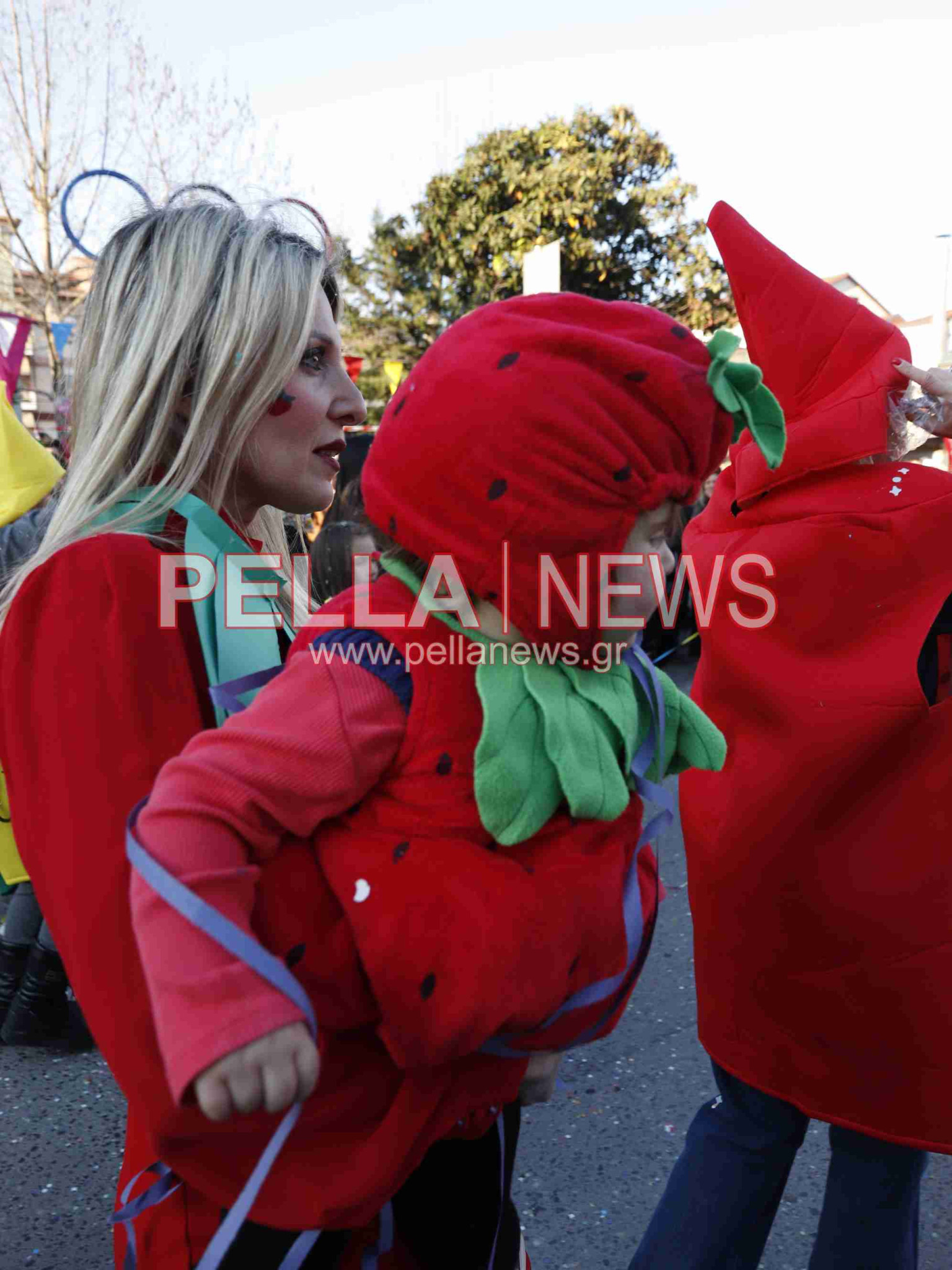 Σκυδραϊκό καρναβάλι: Η καλή και η κακή διατροφή, οι σούπερ ήρωες και ο γάμος στο χωριό η πρώτη τριάδα της παρέλασης