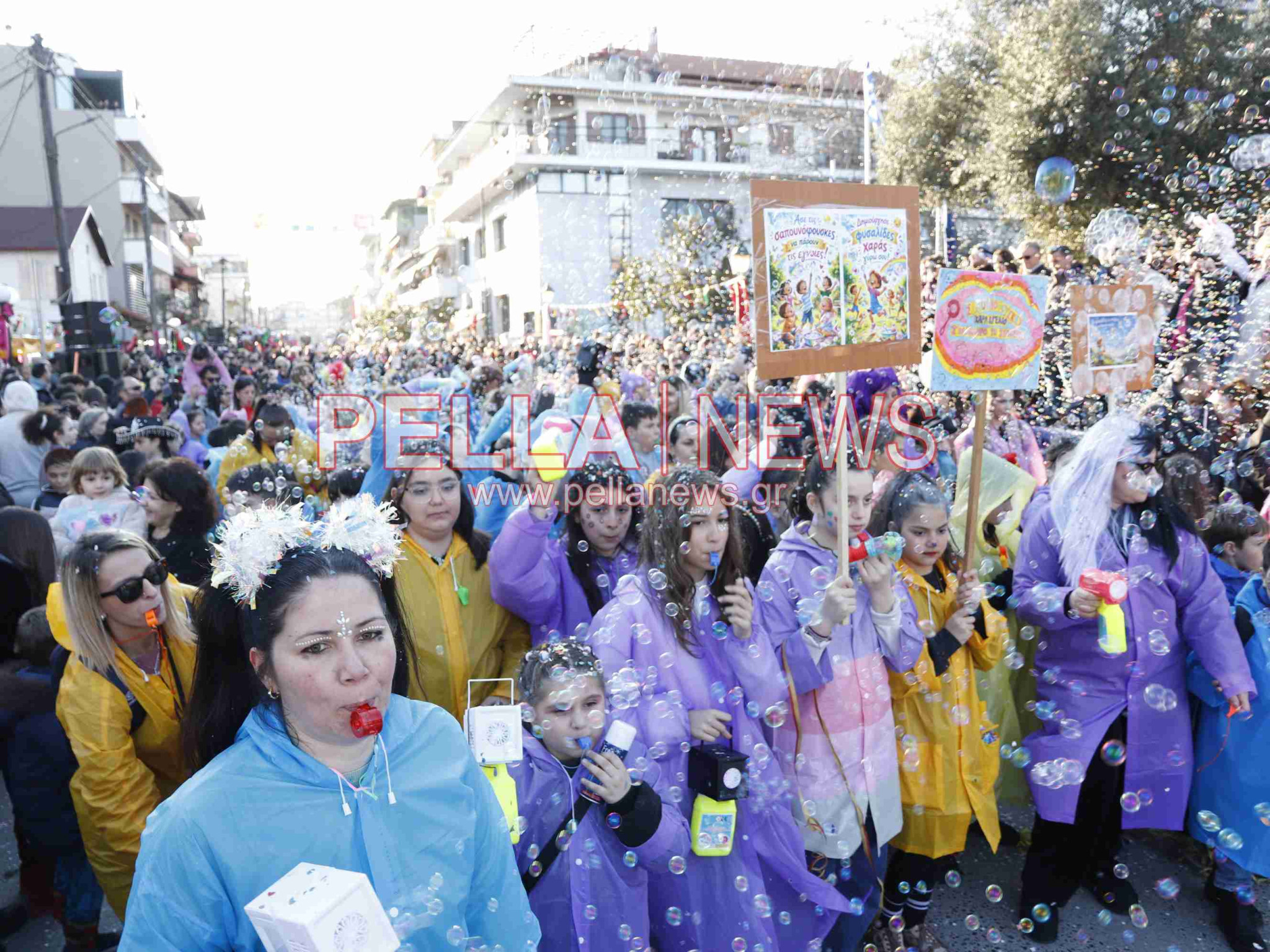 Σκυδραϊκό καρναβάλι: Η καλή και η κακή διατροφή, οι σούπερ ήρωες και ο γάμος στο χωριό η πρώτη τριάδα της παρέλασης