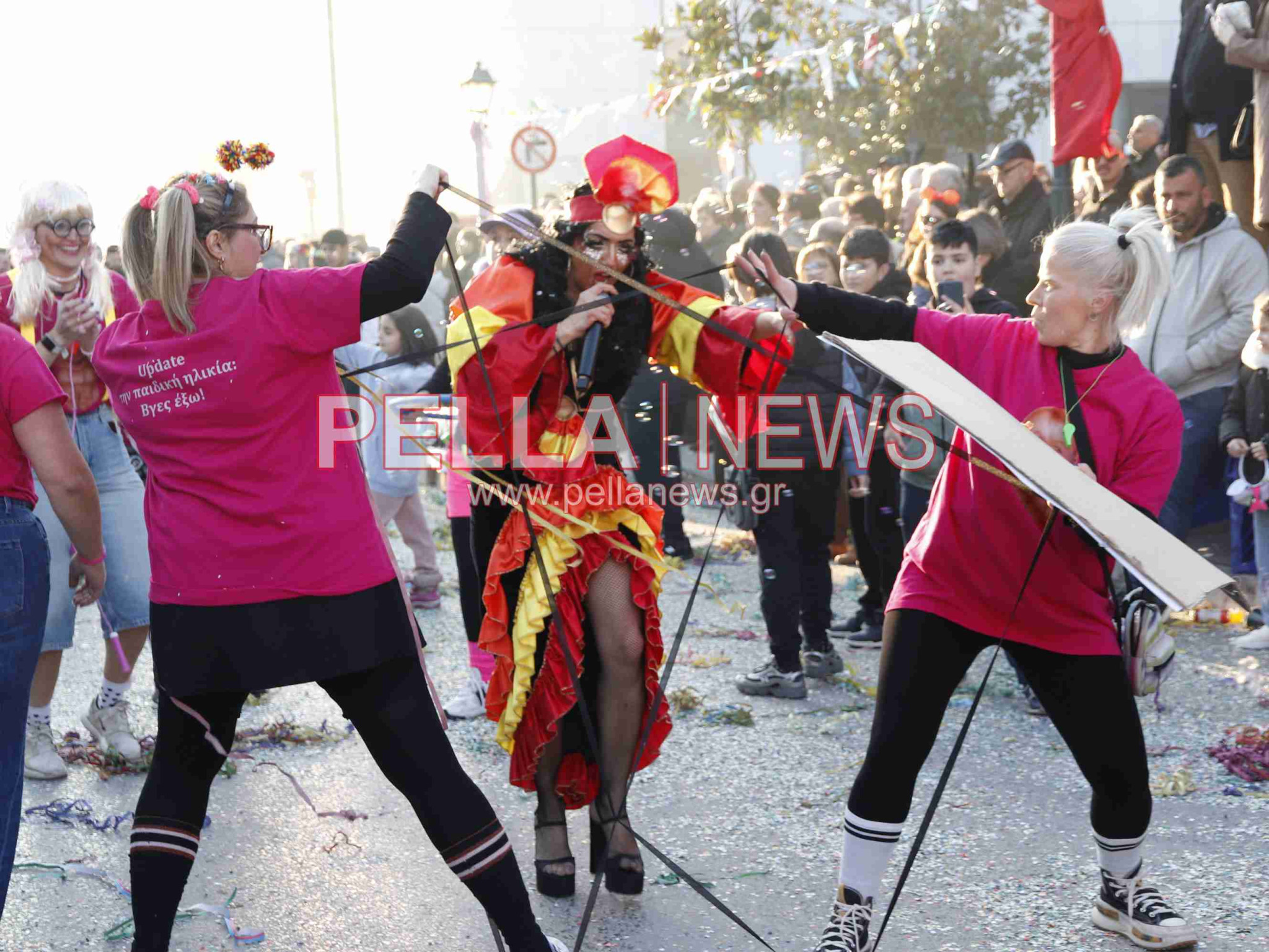 Σκυδραϊκό καρναβάλι: Η καλή και η κακή διατροφή, οι σούπερ ήρωες και ο γάμος στο χωριό η πρώτη τριάδα της παρέλασης