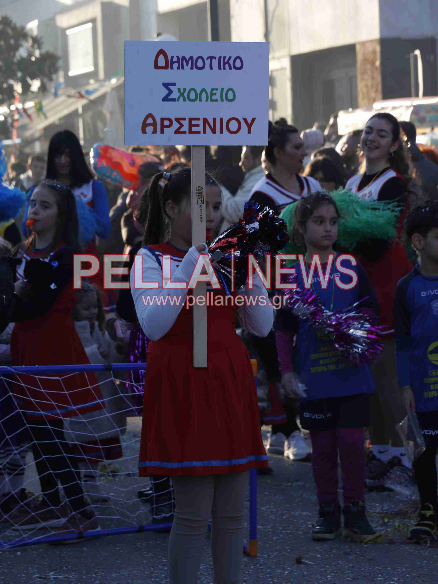 Σκυδραϊκό καρναβάλι: Η καλή και η κακή διατροφή, οι σούπερ ήρωες και ο γάμος στο χωριό η πρώτη τριάδα της παρέλασης