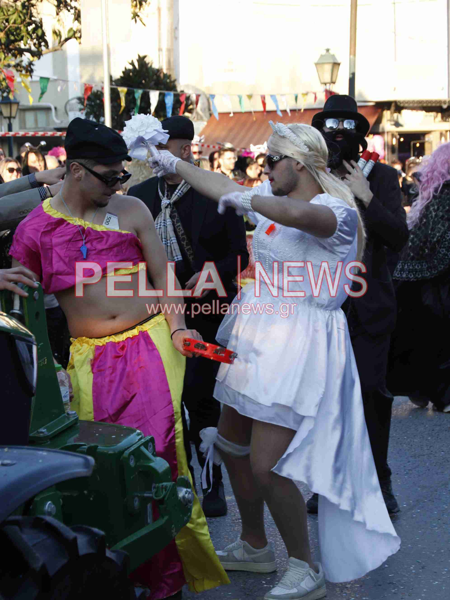 Σκυδραϊκό καρναβάλι: Η καλή και η κακή διατροφή, οι σούπερ ήρωες και ο γάμος στο χωριό η πρώτη τριάδα της παρέλασης