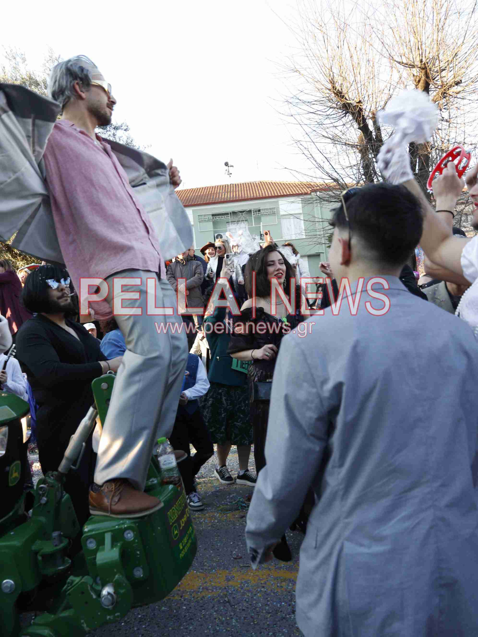 Σκυδραϊκό καρναβάλι: Η καλή και η κακή διατροφή, οι σούπερ ήρωες και ο γάμος στο χωριό η πρώτη τριάδα της παρέλασης