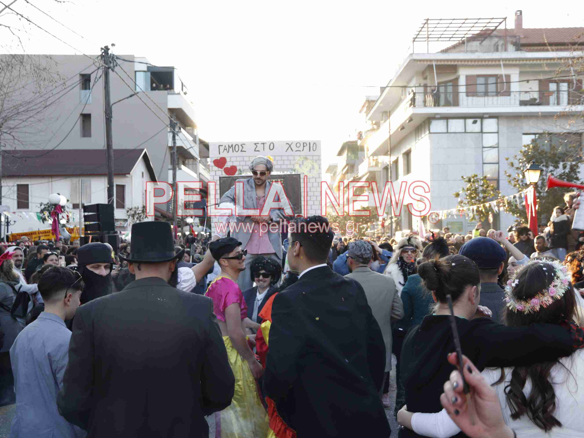 Σκυδραϊκό καρναβάλι: Η καλή και η κακή διατροφή, οι σούπερ ήρωες και ο γάμος στο χωριό η πρώτη τριάδα της παρέλασης