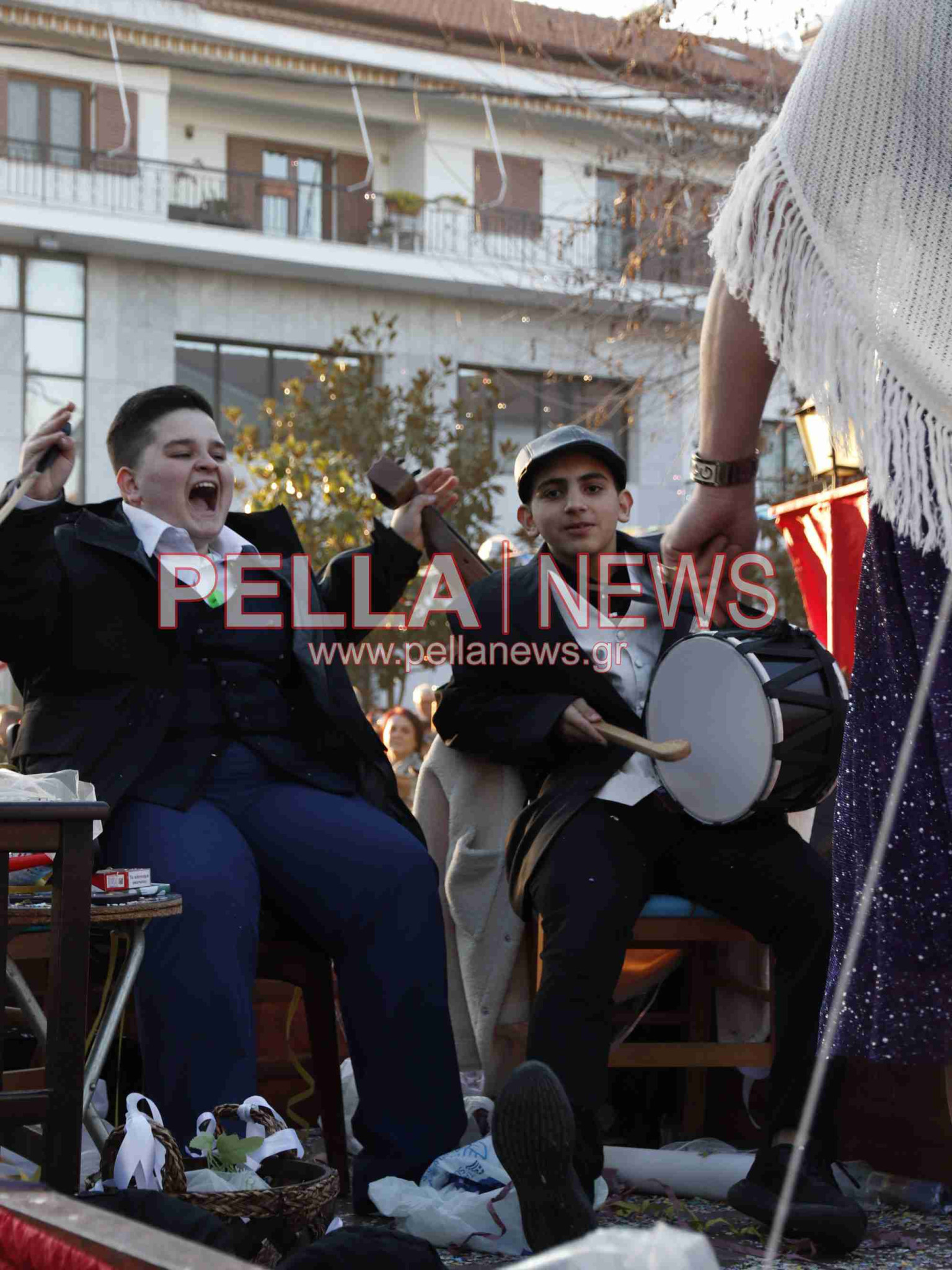 Σκυδραϊκό καρναβάλι: Η καλή και η κακή διατροφή, οι σούπερ ήρωες και ο γάμος στο χωριό η πρώτη τριάδα της παρέλασης