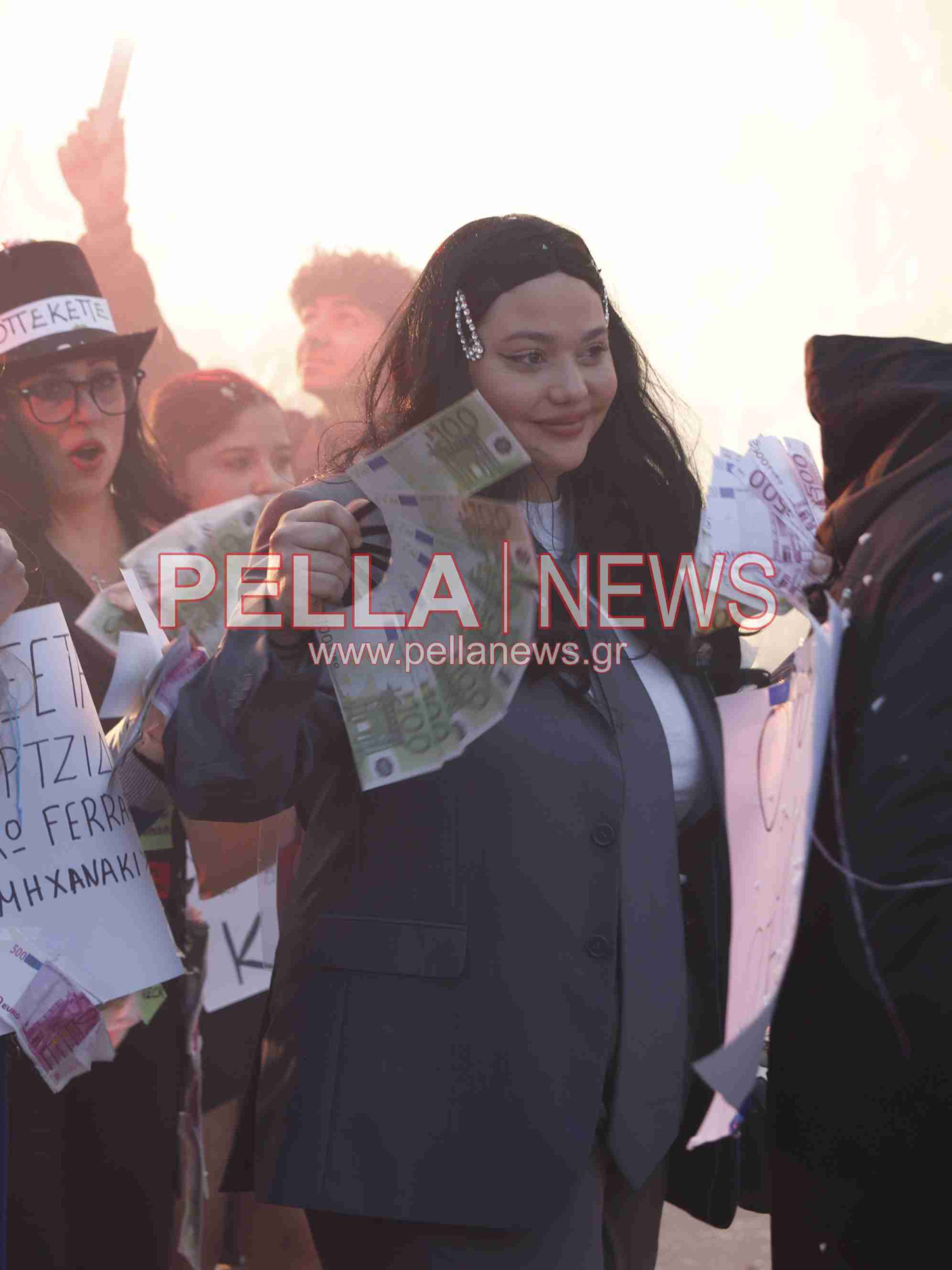 Σκυδραϊκό καρναβάλι: Η καλή και η κακή διατροφή, οι σούπερ ήρωες και ο γάμος στο χωριό η πρώτη τριάδα της παρέλασης