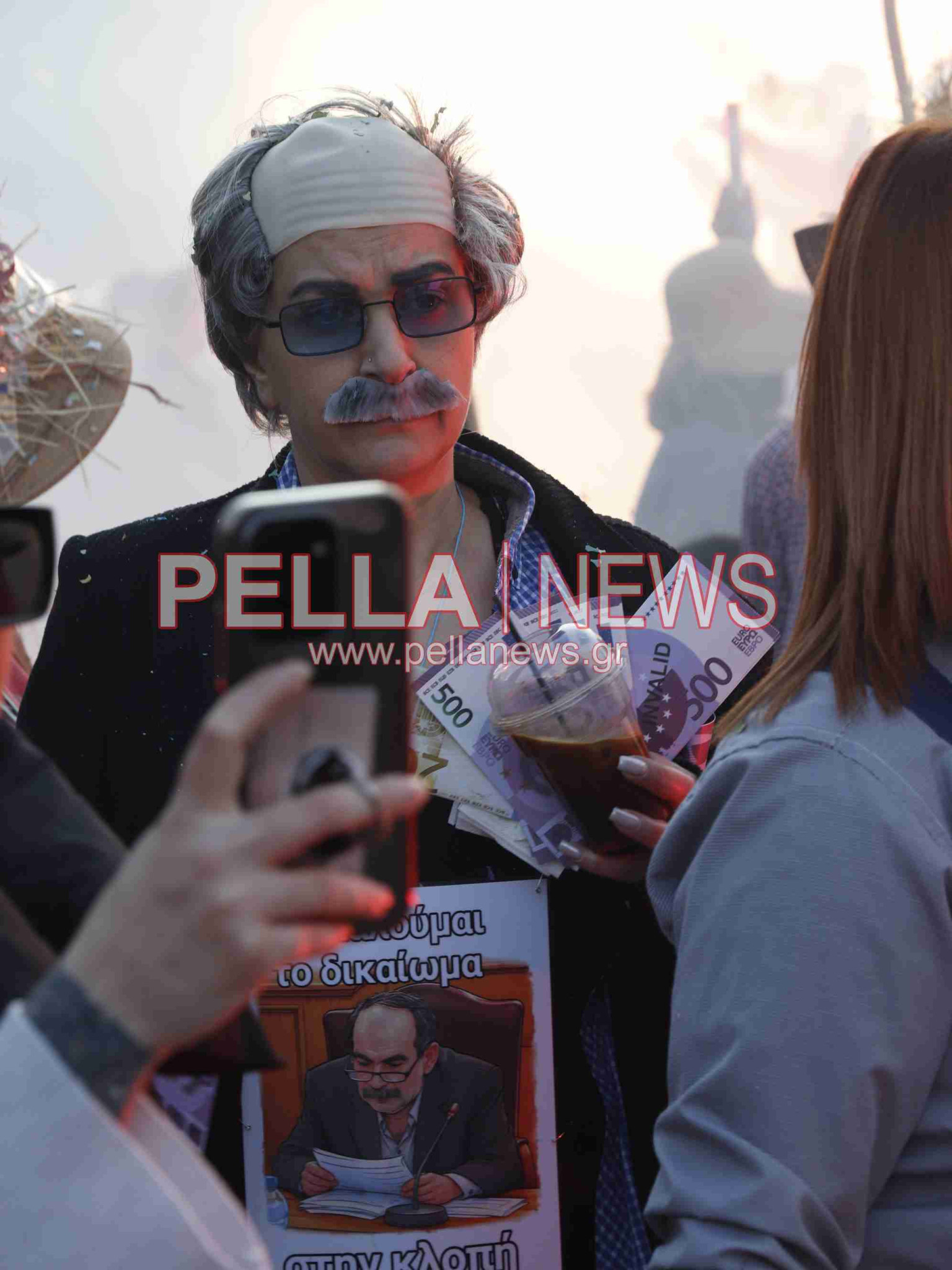 Σκυδραϊκό καρναβάλι: Η καλή και η κακή διατροφή, οι σούπερ ήρωες και ο γάμος στο χωριό η πρώτη τριάδα της παρέλασης