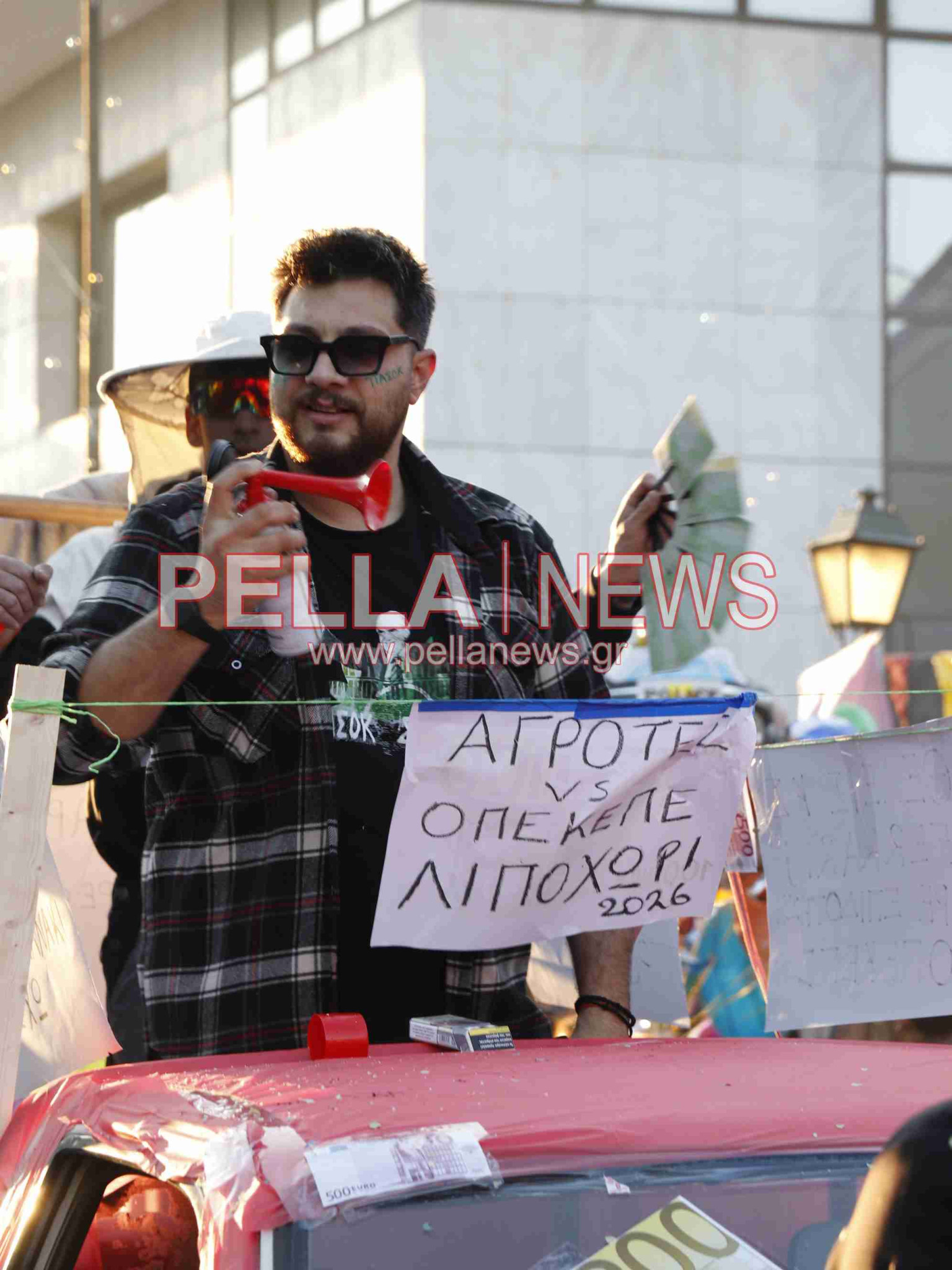 Σκυδραϊκό καρναβάλι: Η καλή και η κακή διατροφή, οι σούπερ ήρωες και ο γάμος στο χωριό η πρώτη τριάδα της παρέλασης