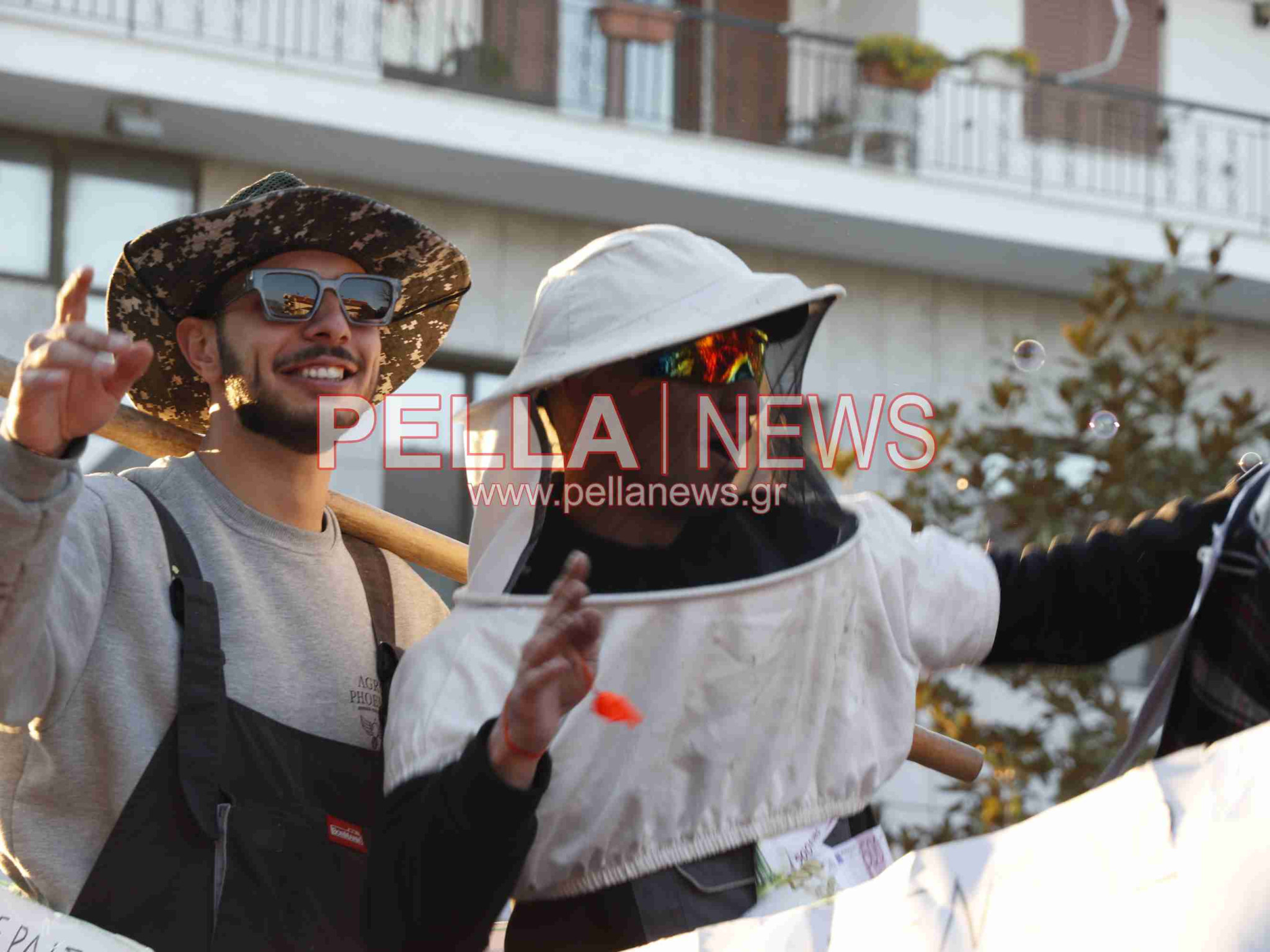 Σκυδραϊκό καρναβάλι: Η καλή και η κακή διατροφή, οι σούπερ ήρωες και ο γάμος στο χωριό η πρώτη τριάδα της παρέλασης